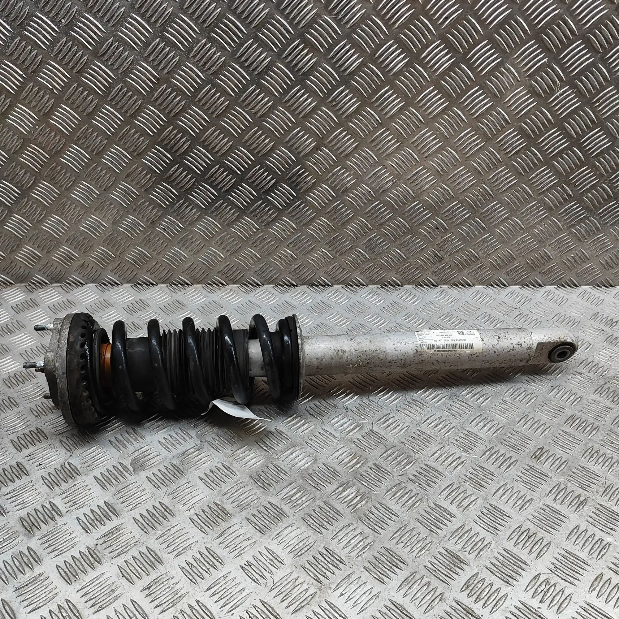 Maserati Quattroporte Shock absorber — front left Shock absorber — front left — MASERATI QUATTROP...