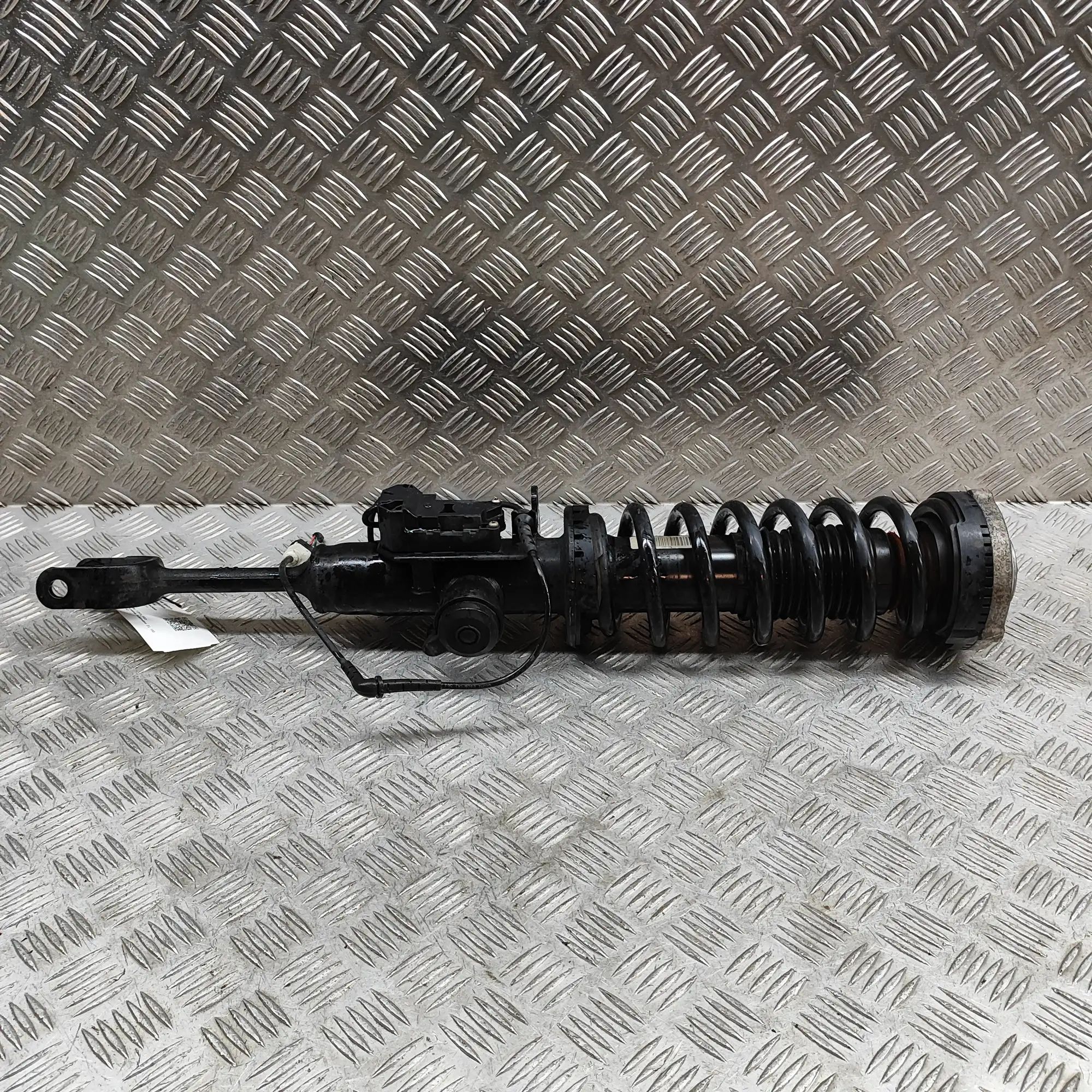 BMW 7 (F01 / F02 / F03 / F04) Shock absorber — front left Shock absorber — front left — BMW 7 SERIES (F01...