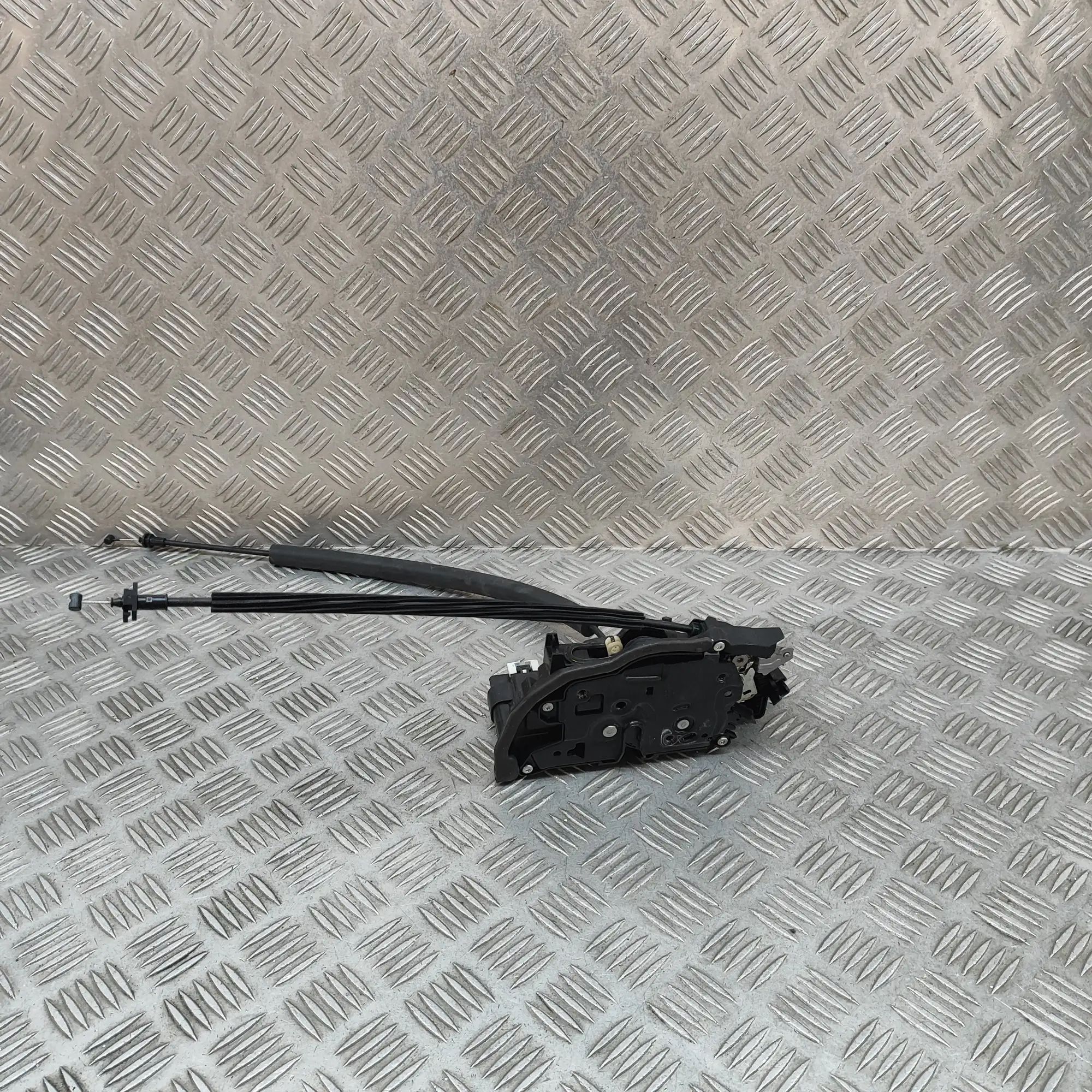 Land Rover Range Rover Sport (L461) Front Right Door Lock Front Right Door Lock — LAND ROVER RANGE ROVER ...