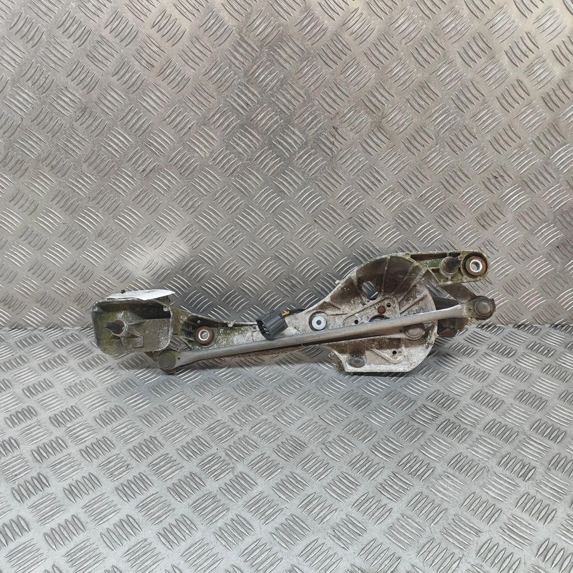Jaguar XJ Front Windshield Wiper Mechanism Front Windshield Wiper Mechanism — JAGUAR XJ (X...