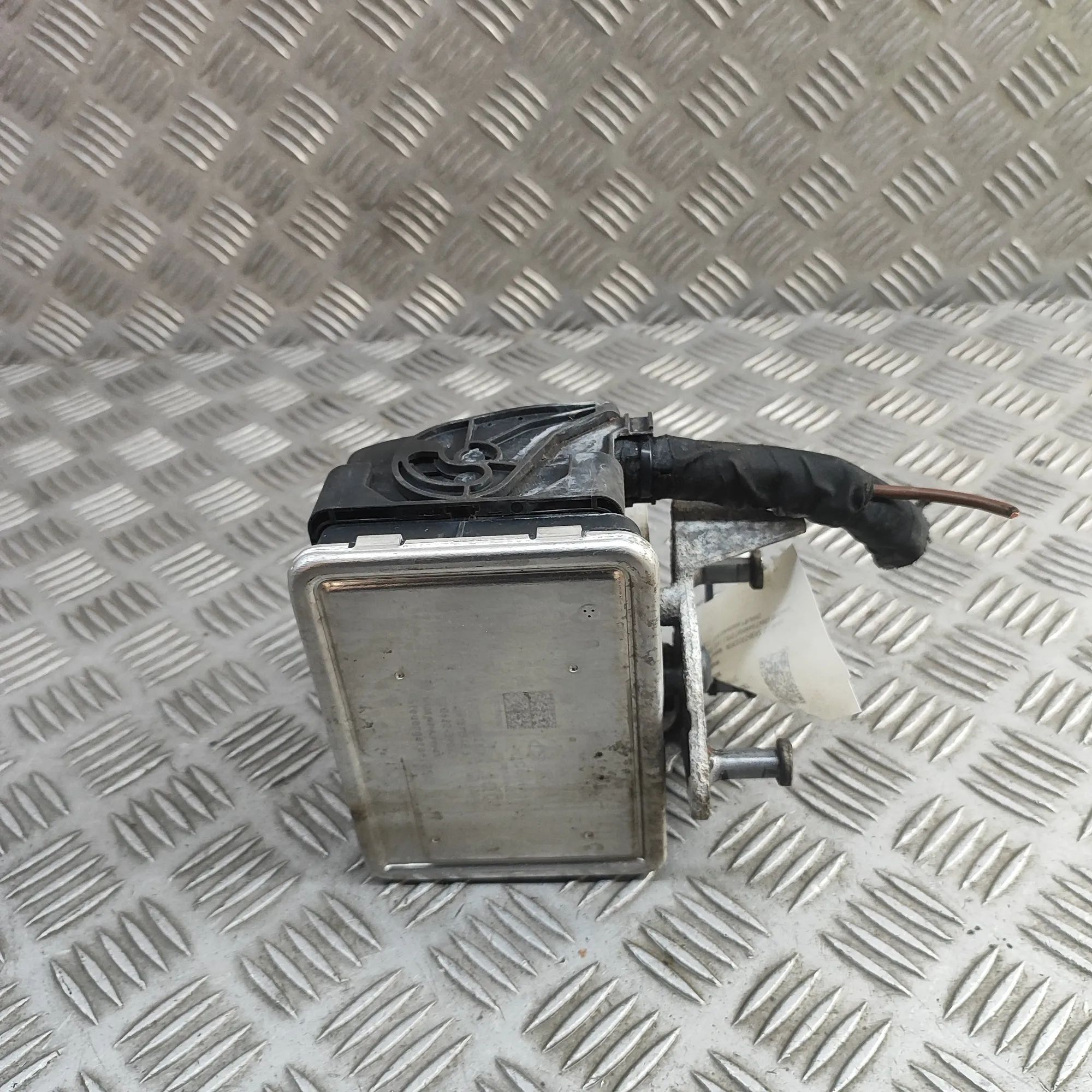 Mercedes-Benz A (W176) ABS Hydraulipumppu ABS Pump — MERCEDES BENZ C-CLASS (W205) (2014-2...