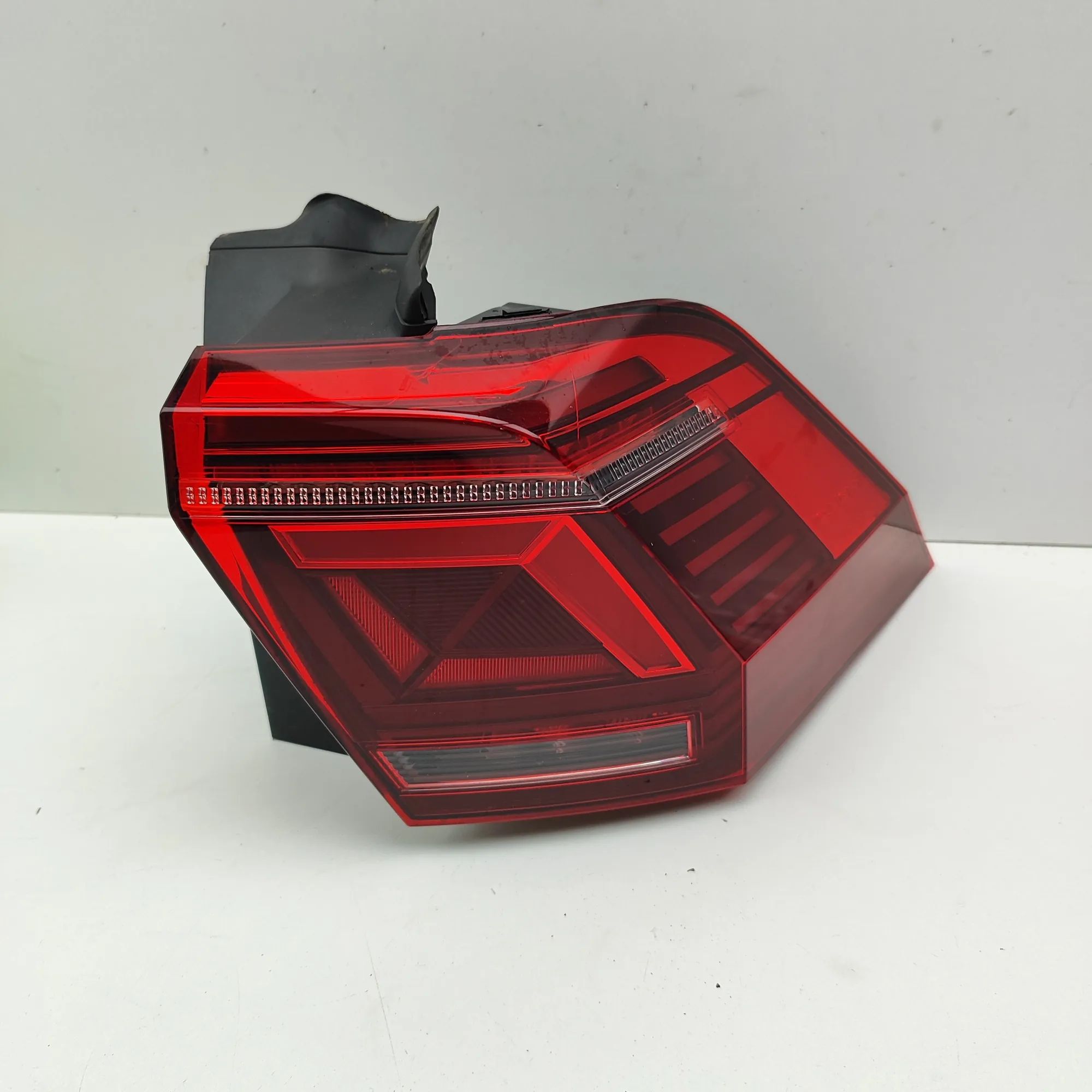 Volkswagen Tiguan Rear Right Tail Light