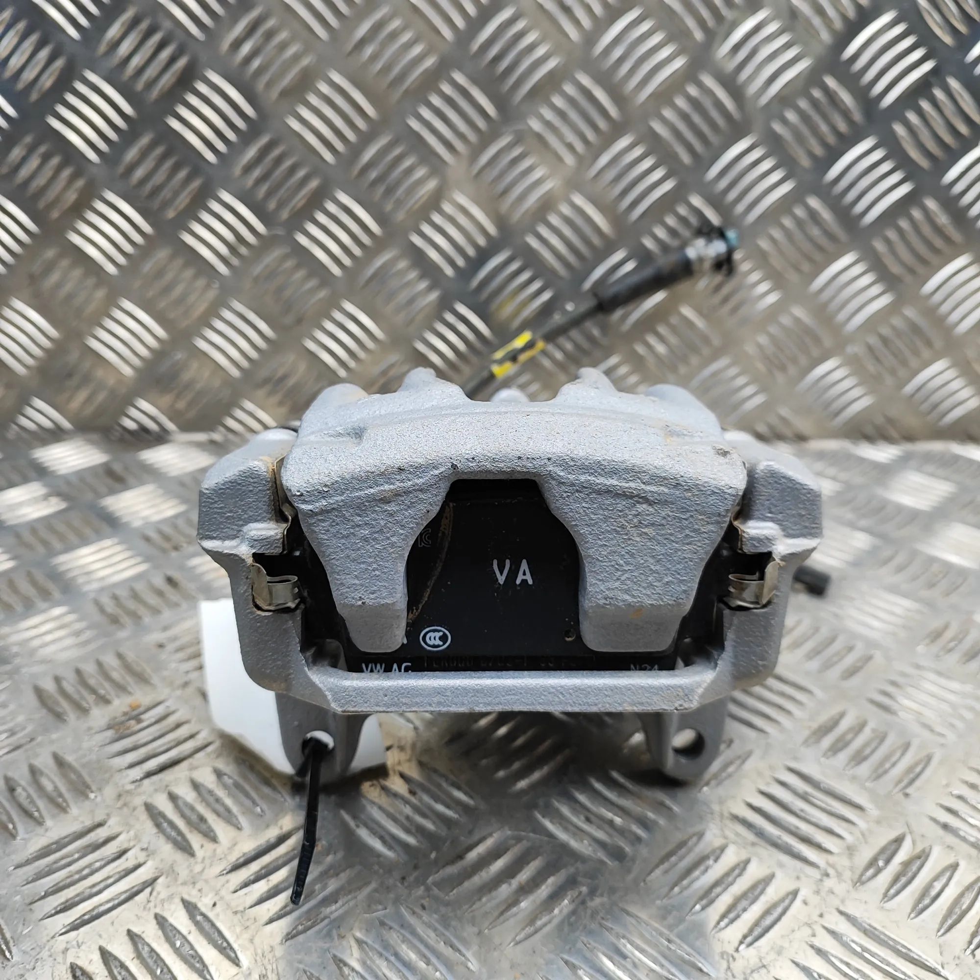Audi A5 (B10) Brake caliper — rear left Brake caliper — rear left — AUDI A5 (Avant) (20...