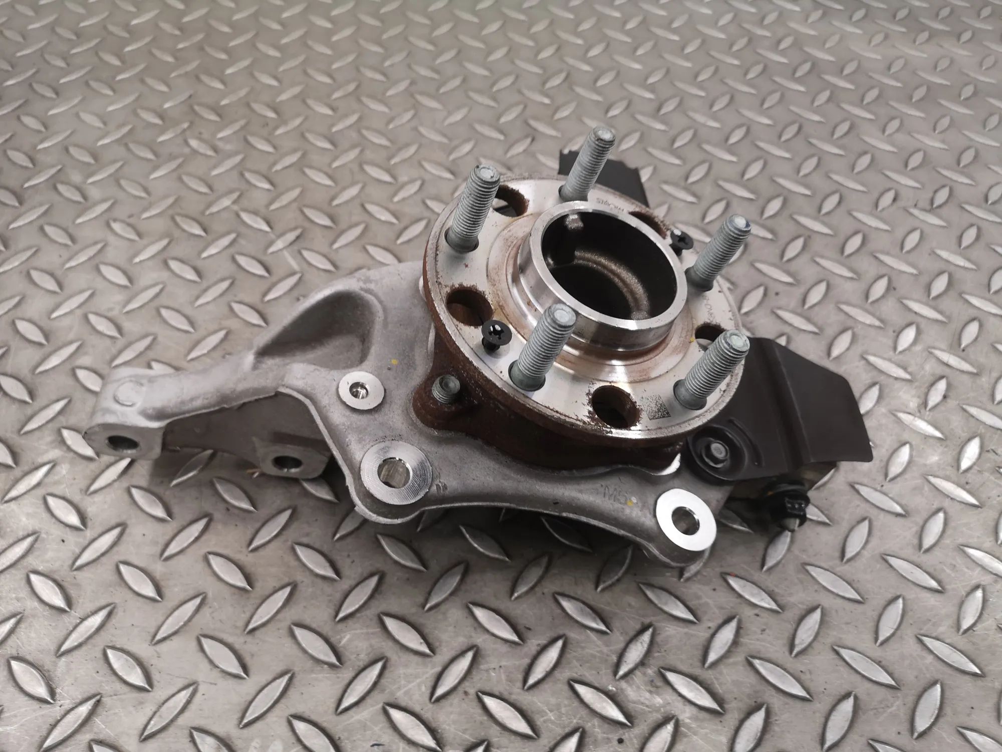 Hyundai Ioniq 5 Front Left Wheel Hub Front Left Wheel Hub — HYUNDAI IONIQ (5 NE) (20...