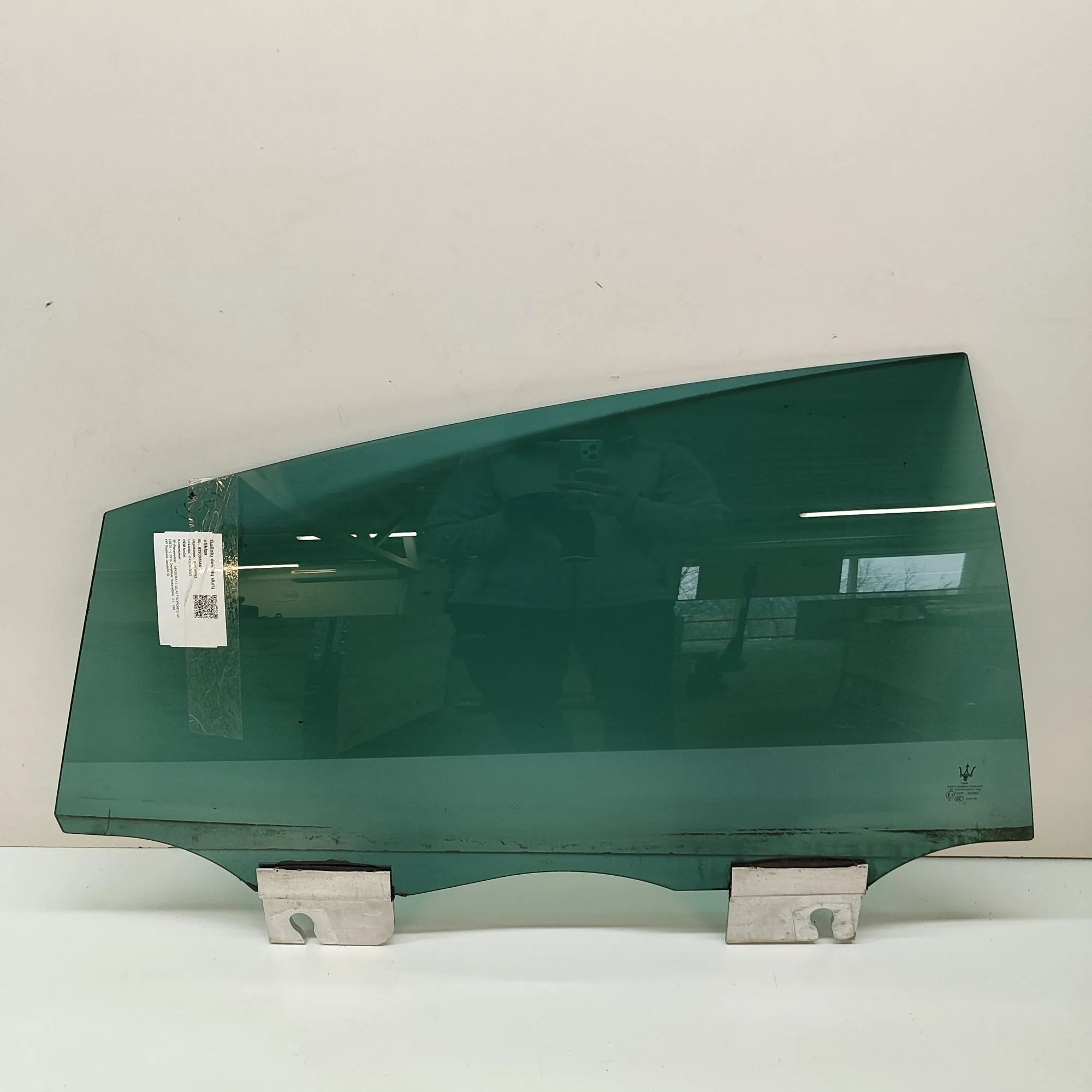 Maserati Quattroporte Right rear door window Right rear door window — MASERATI QUATTROPORTE ...