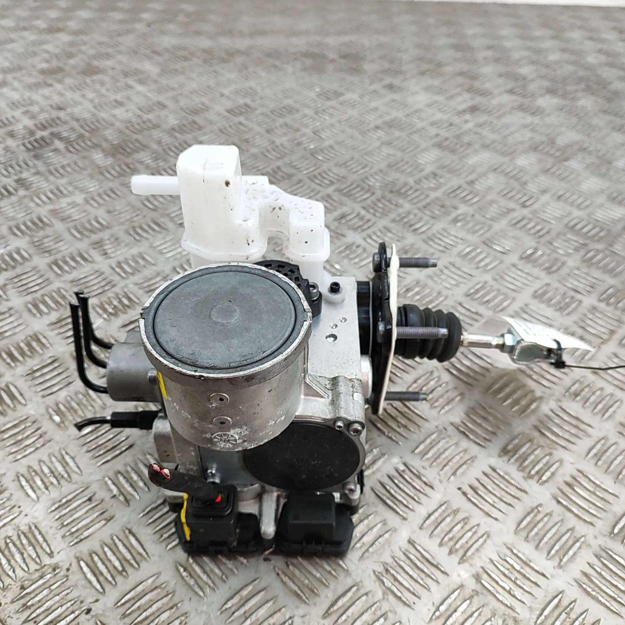 Kia Niro ABS hydraulic pump ABS Pump — KIA NIRO (II) (2022-PRESENT) — 58500...