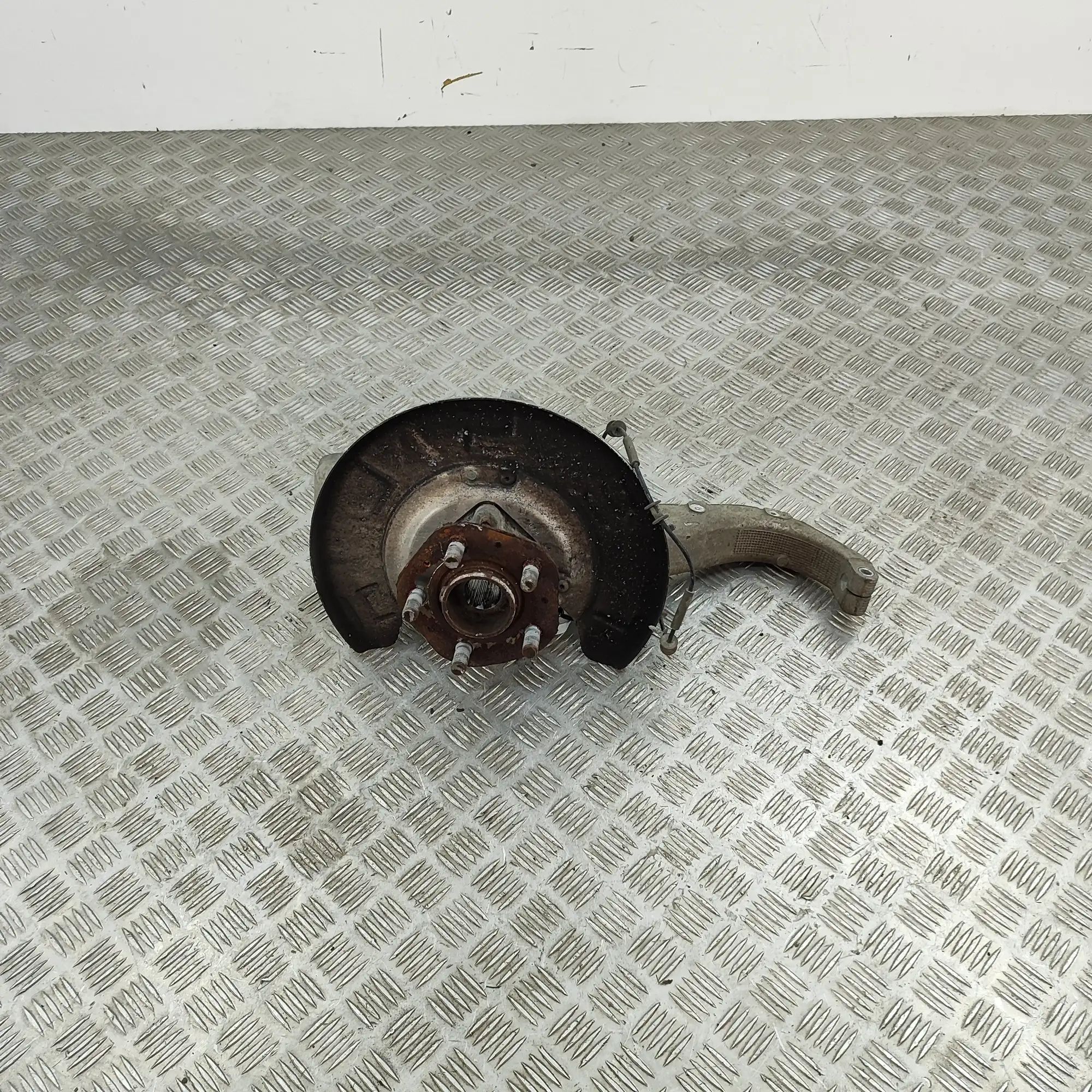 Tesla Model 3 Front Left Wheel Hub Front Left Wheel Hub — TESLA MODEL 3 (2017-PRES...