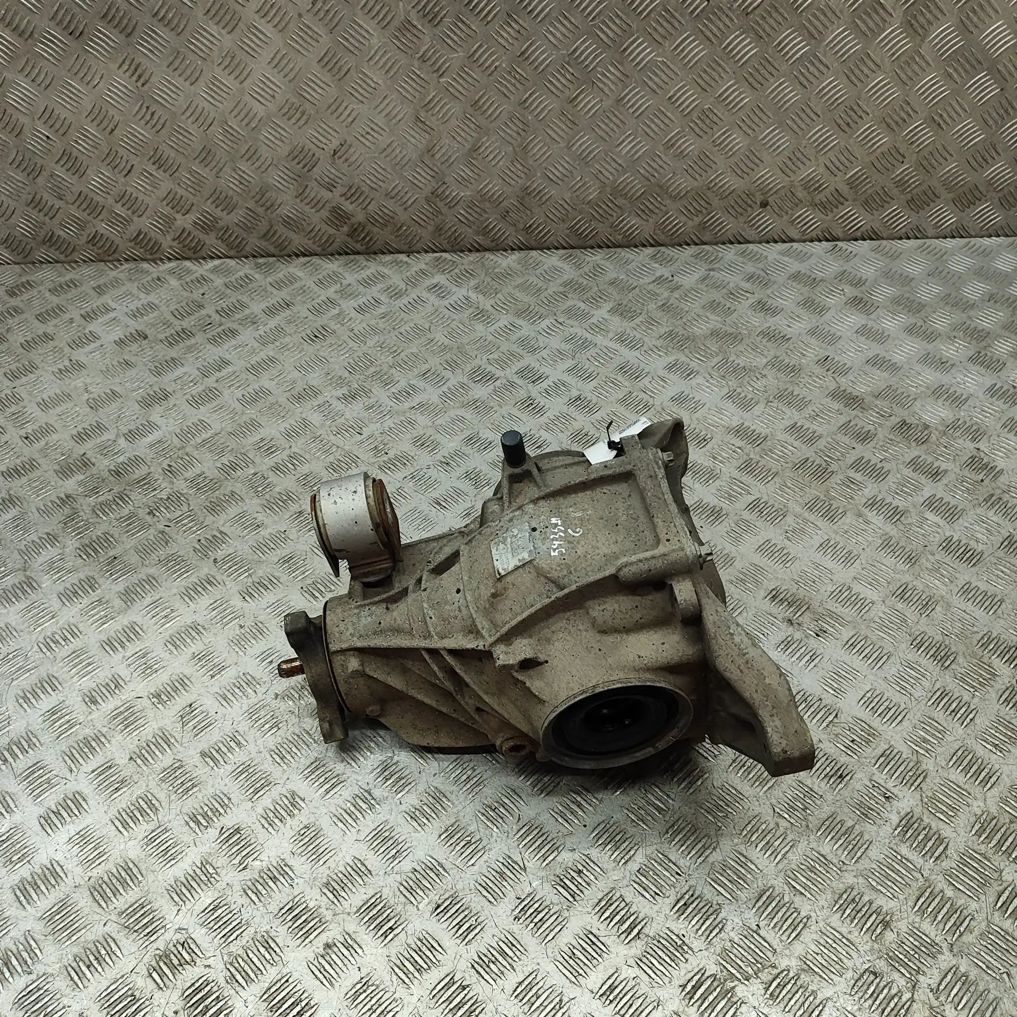 Mercedes-Benz A (W176) takatasauspyörästö Rear differential — MERCEDES BENZ E-CLASS (W213...