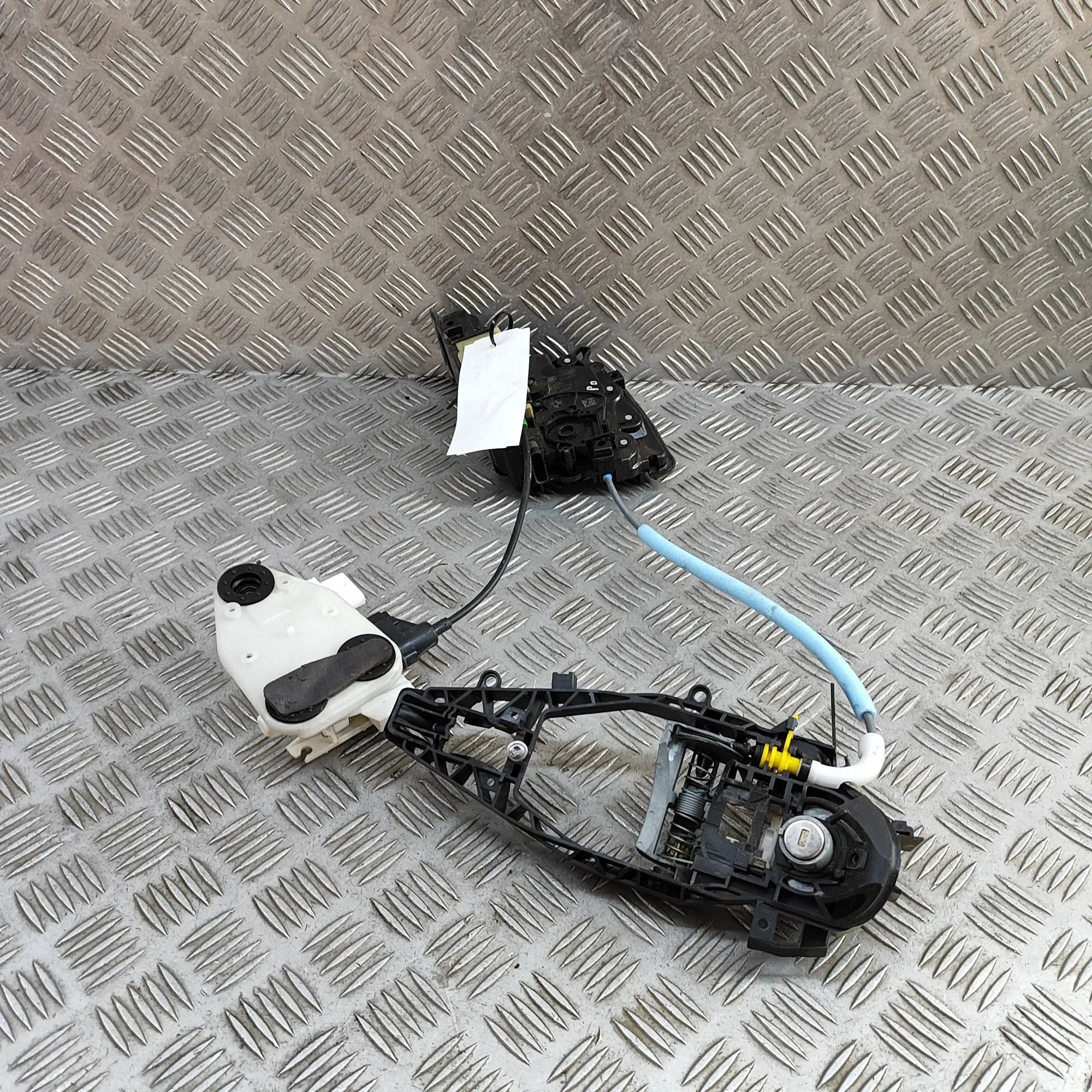 BMW X7 (G07) Front Right Door Lock Front Right Door Lock — BMW X7 (G07) (2018-PRES...