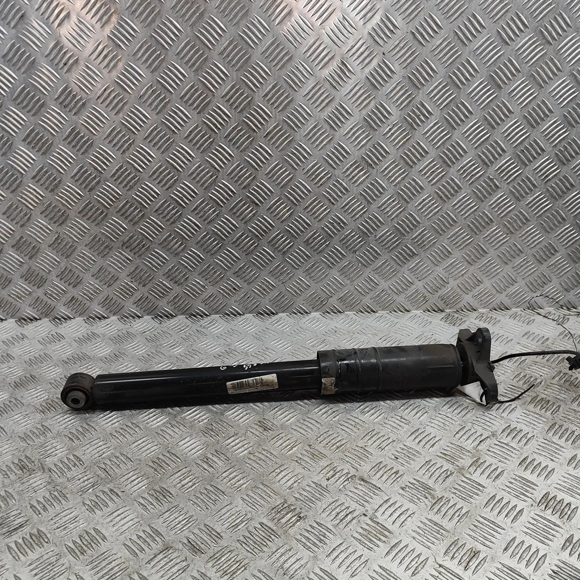 Alfa-Romeo Stelvio Shock absorber — rear right Shock absorber — rear right — ALFA ROMEO STELVI...
