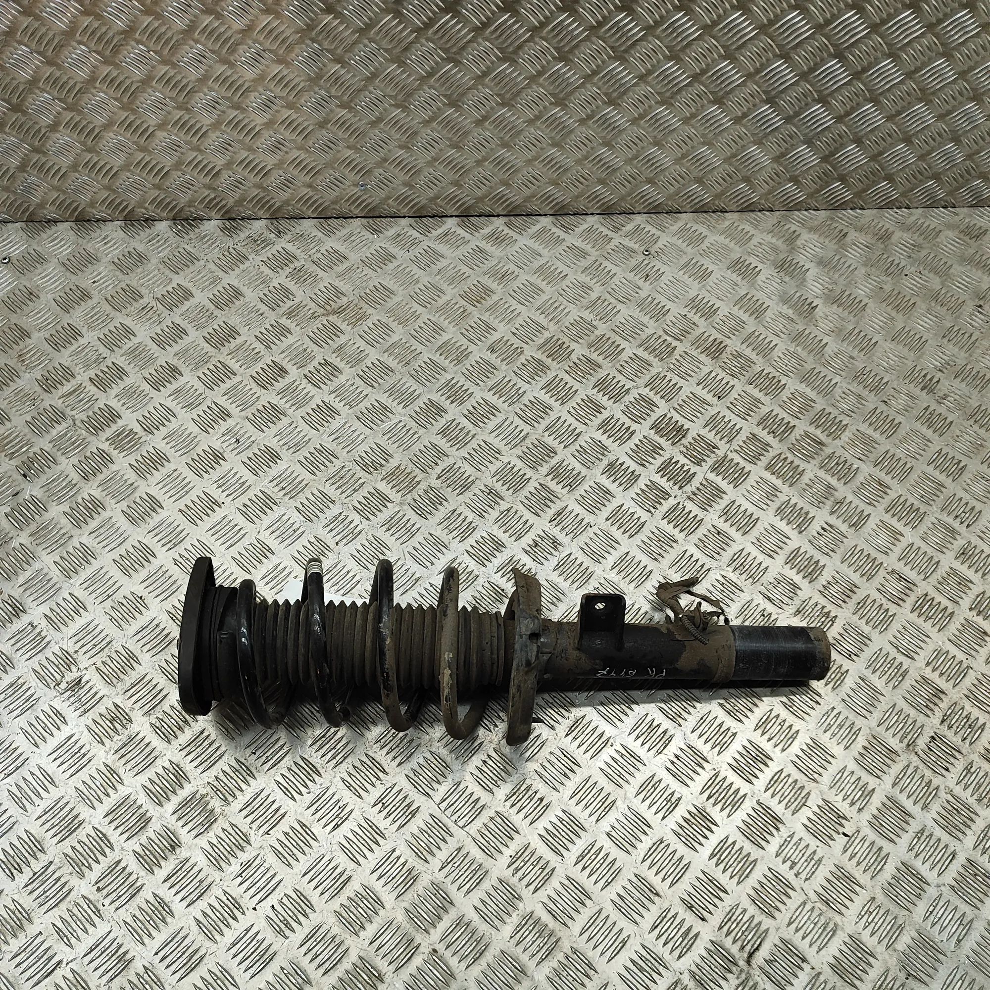 Volvo XC40 / EX40 Shock absorber — front left Shock absorber — front left — VOLVO XC40 (2018-...
