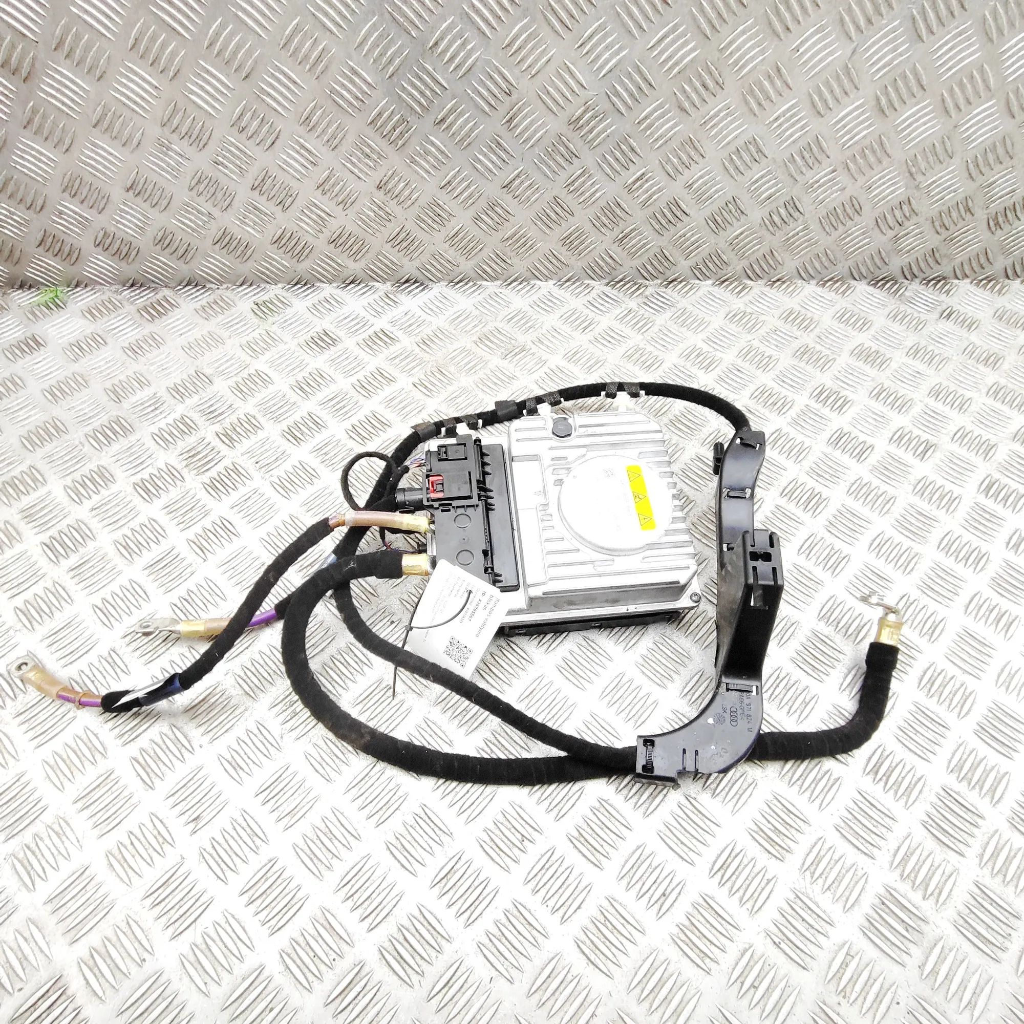 Audi Q5 (FY) Voltage Control Unit Voltage Control Unit — AUDI Q5 (FYB, FYG, FYT) ...