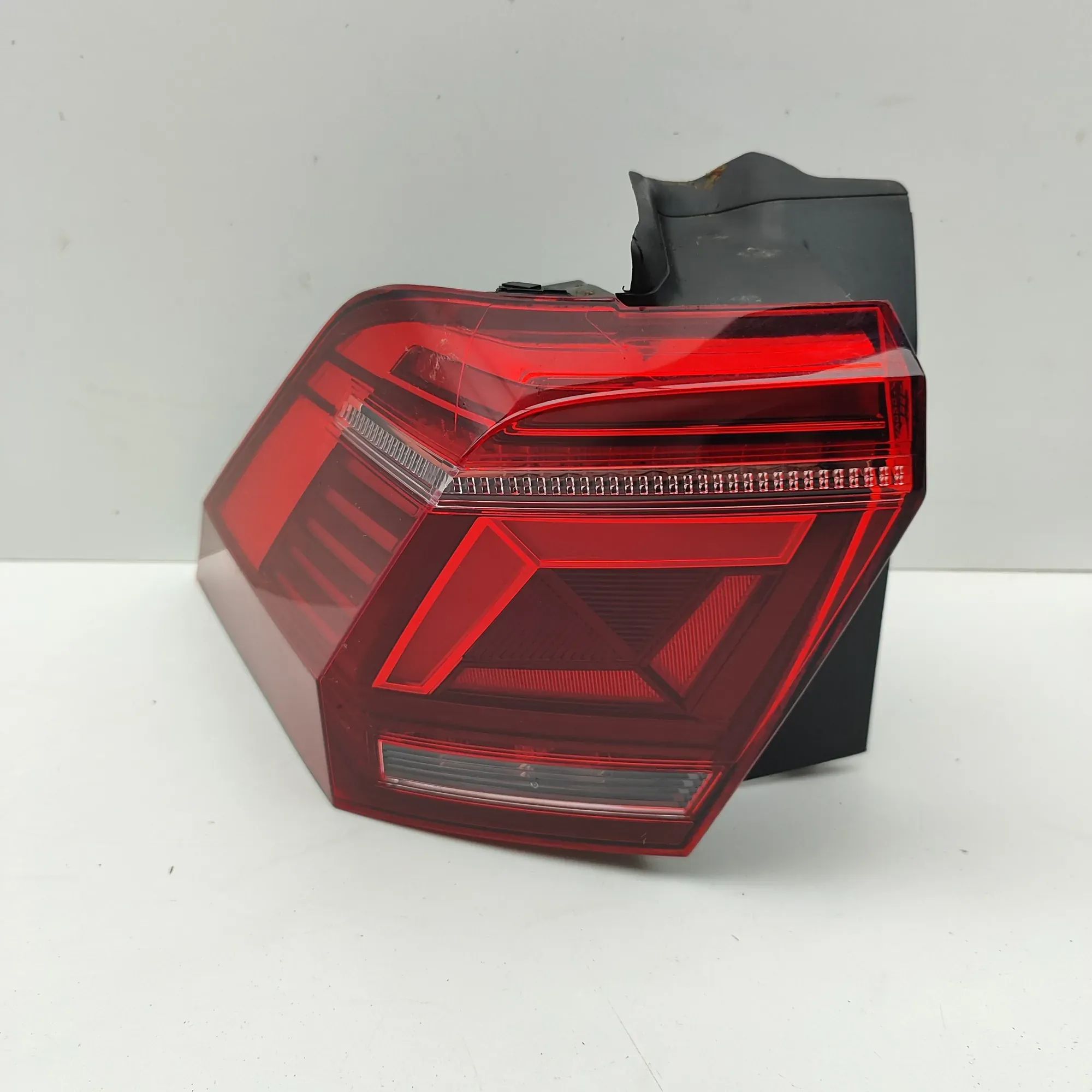 Volkswagen Tiguan Rear Left Tail Light