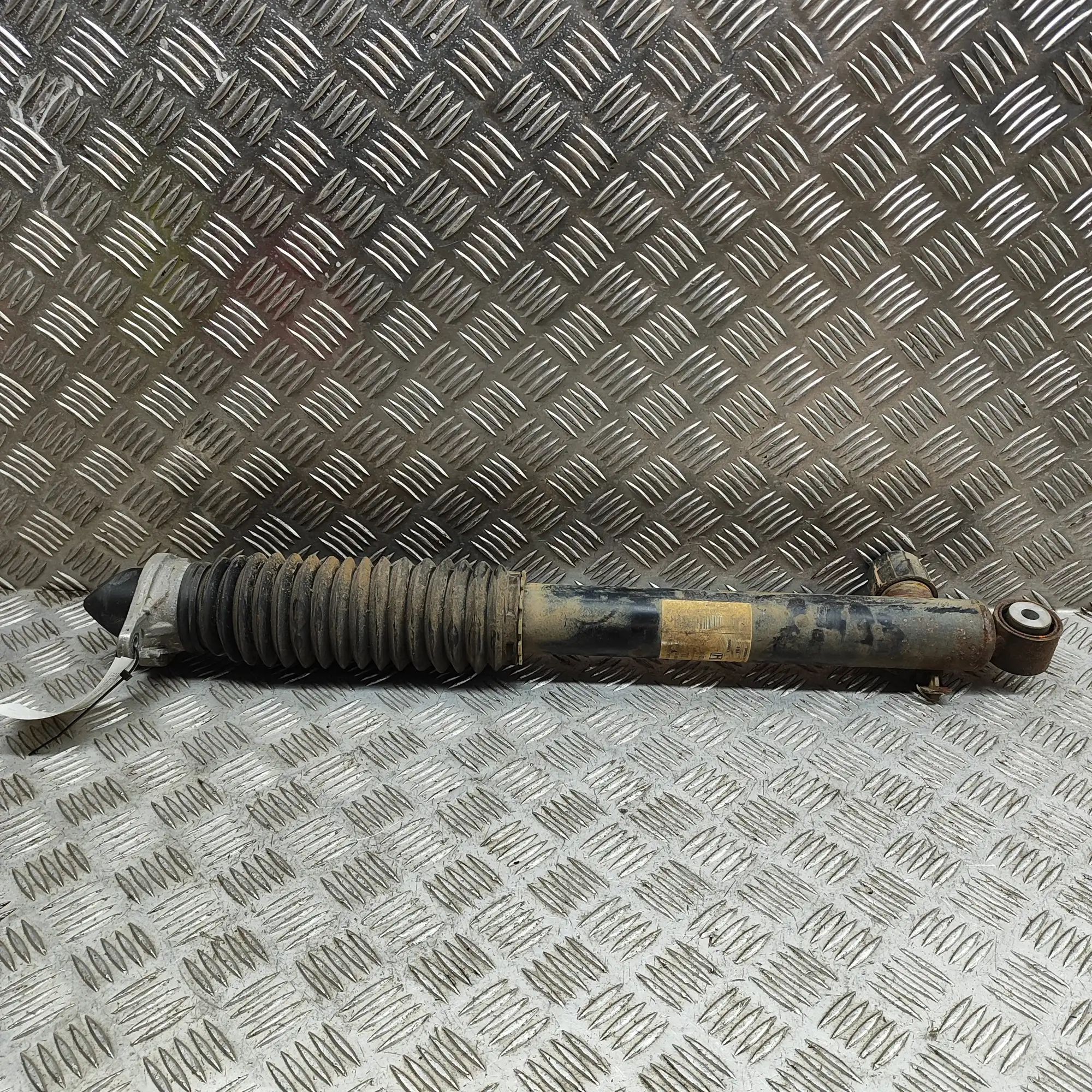 Honda Civic Shock absorber — rear right Shock absorber — rear right — HONDA CIVIC (FC, ...