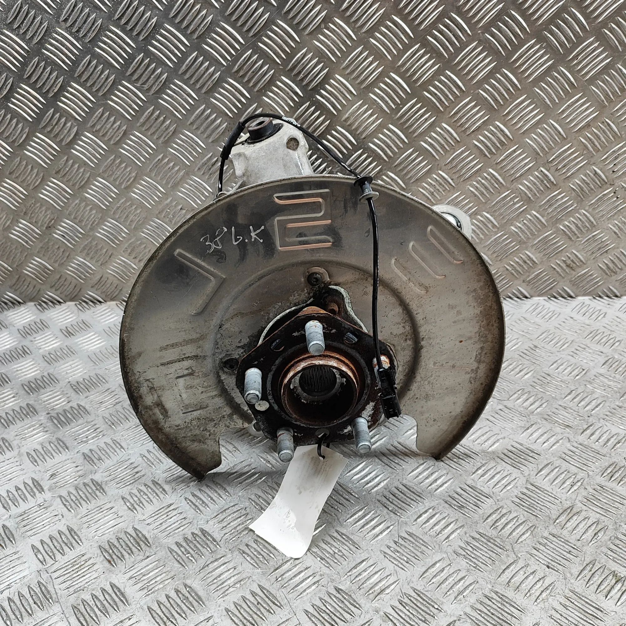 Tesla Model Y Rear Right Wheel Hub Rear Right Wheel Hub — TESLA MODEL Y (5YJY) (20...