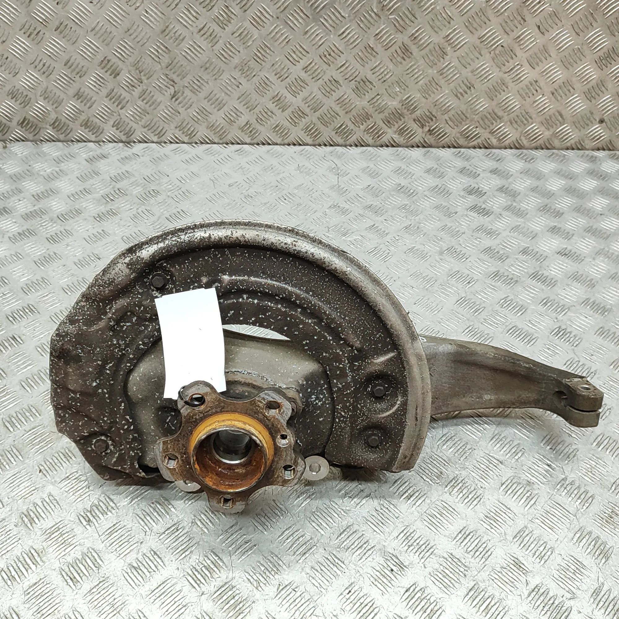 BMW 5 (F10 / F11) Front Left Wheel Hub Front Left Wheel Hub — BMW 5 SERIES (G30, G31) ...