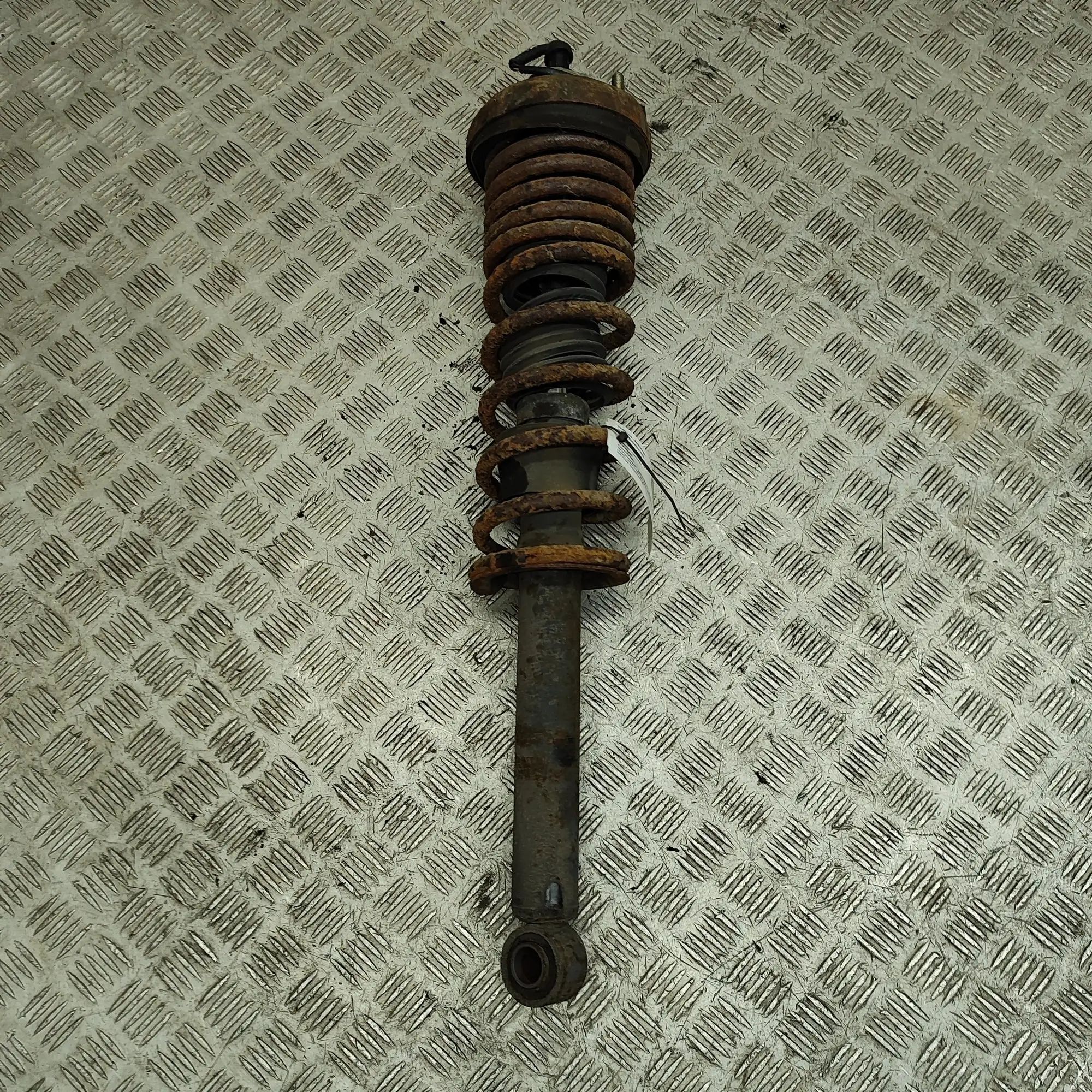 Mitsubishi 3000 GT Shock absorber — rear right Shock absorber — rear right — MITSUBISHI 3000 (...