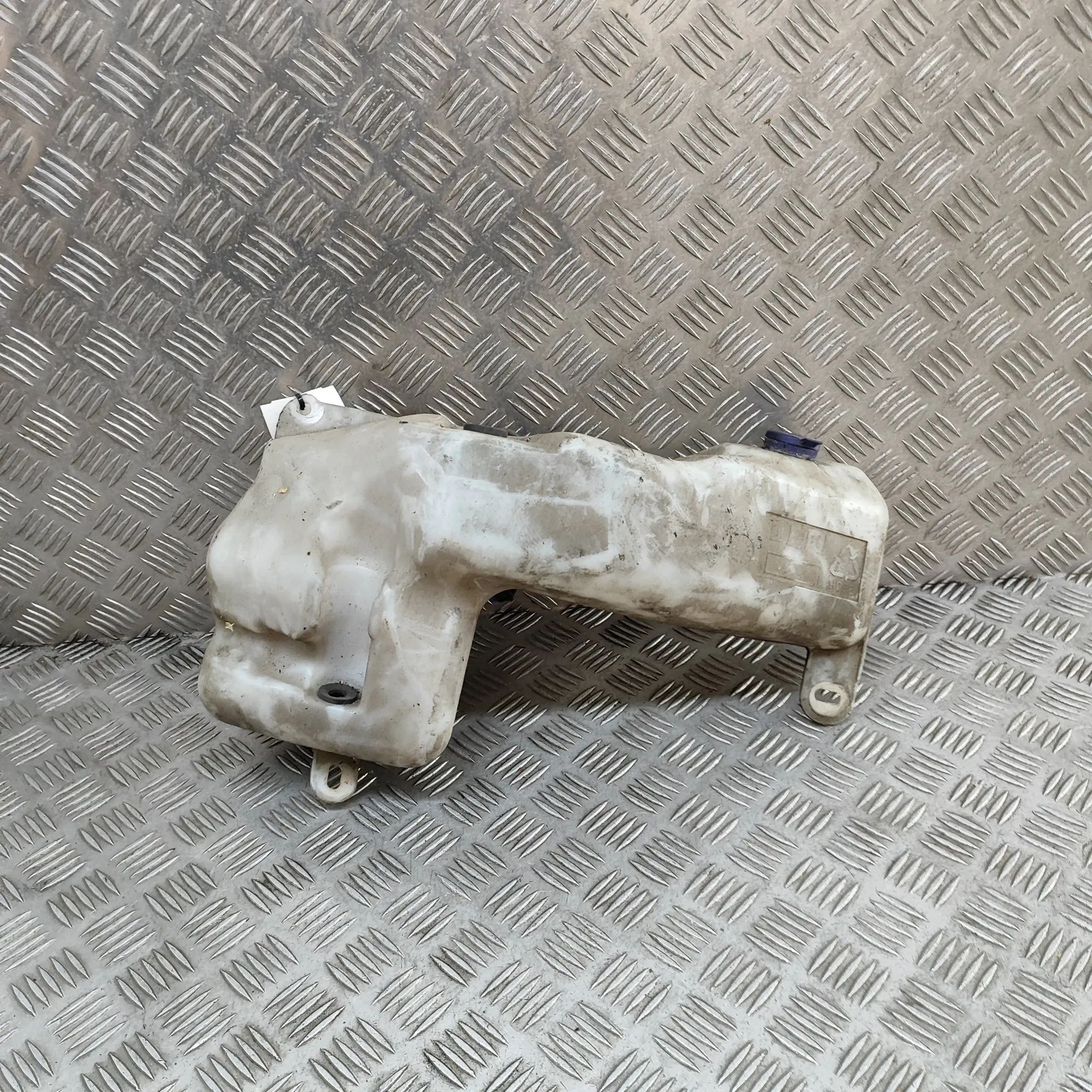 Window Washer Tank Brand/Model: FERRARI 575
Year: 2003
Engine: 5.5...