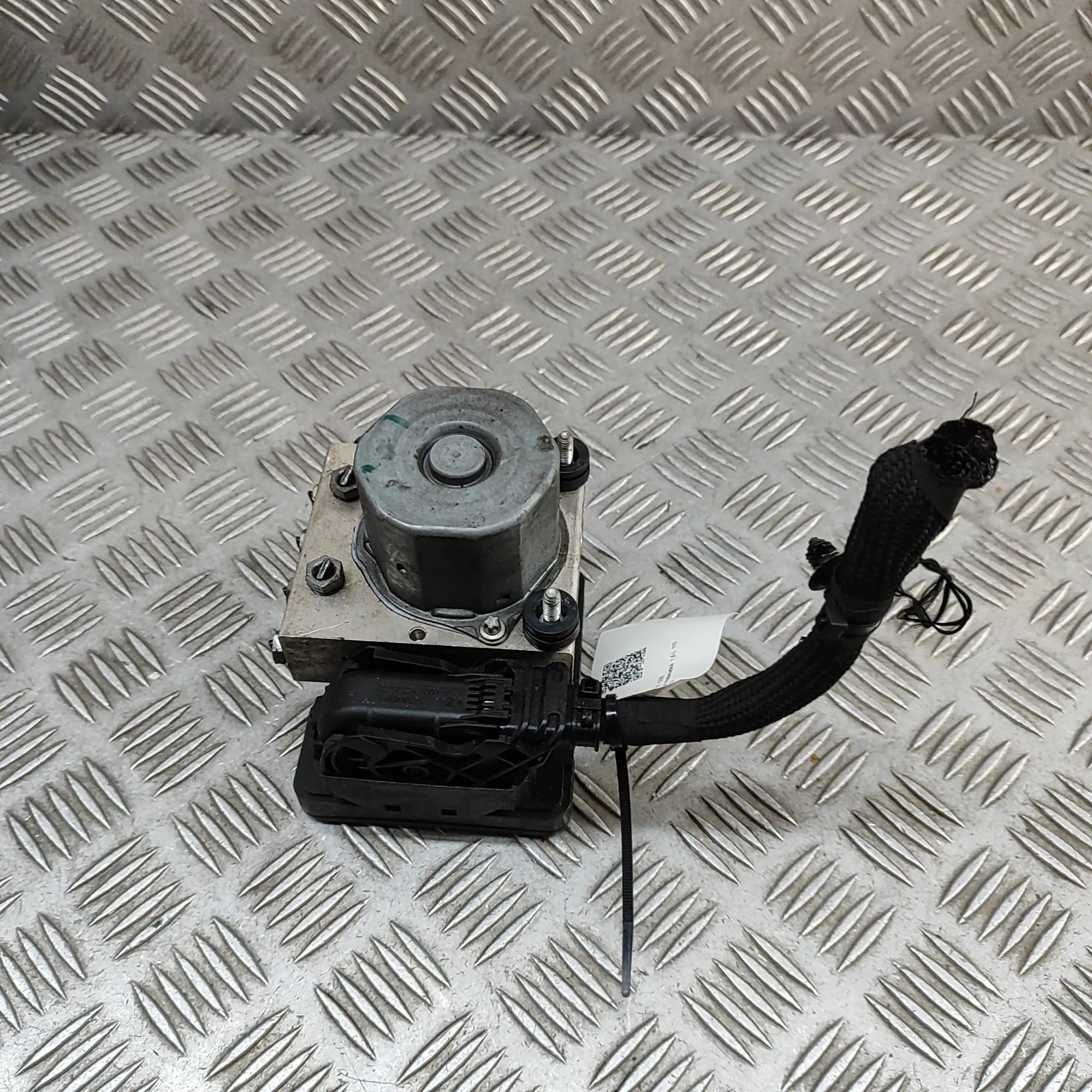 Infiniti Q30 ABS hydraulic pump ABS Pump — INFINITI Q30 (2015-PRESENT) — A09143...