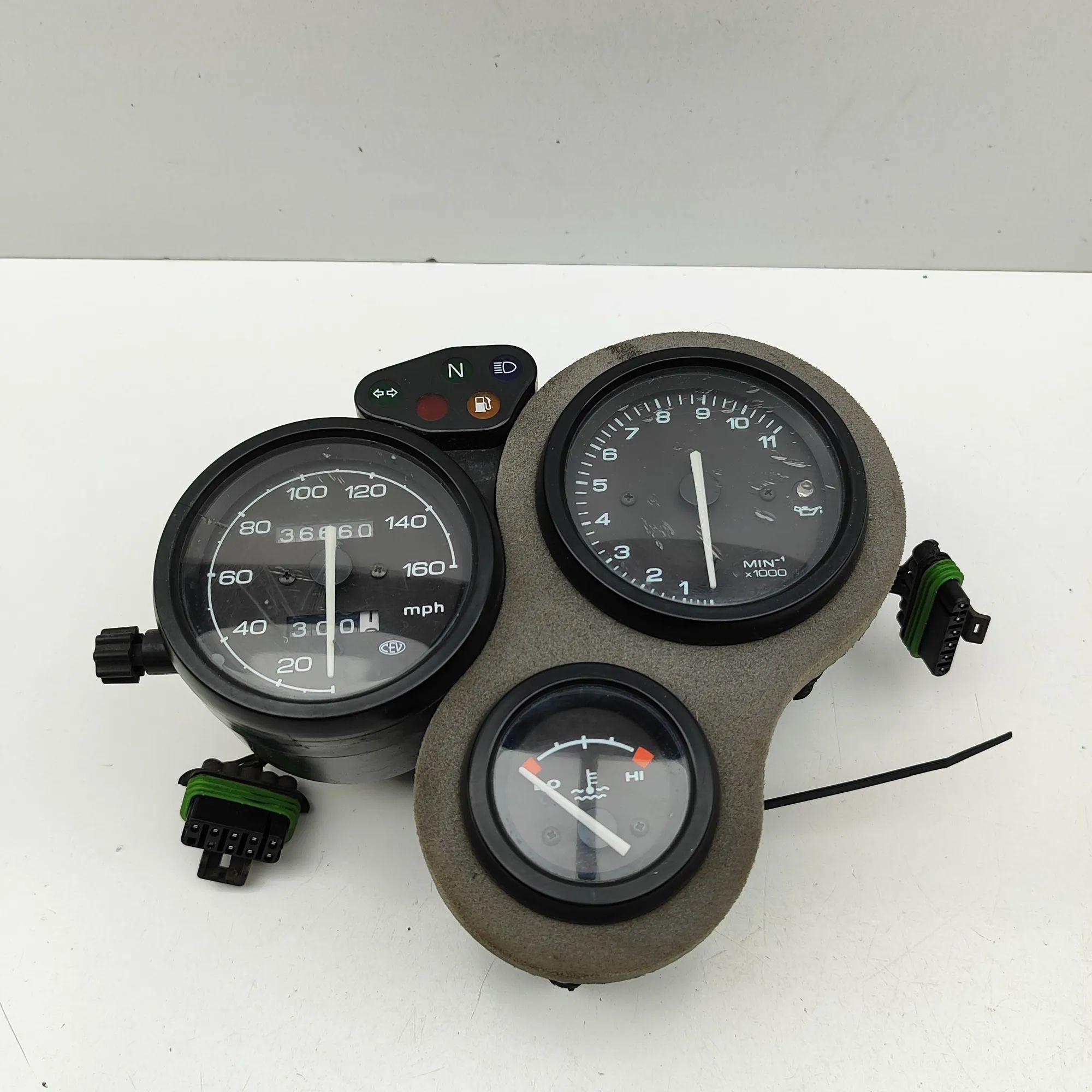 Speedo clocks instrument cluster dash Brand/Model: DUCATI 900
Year: 1998
Engine: 0.90...