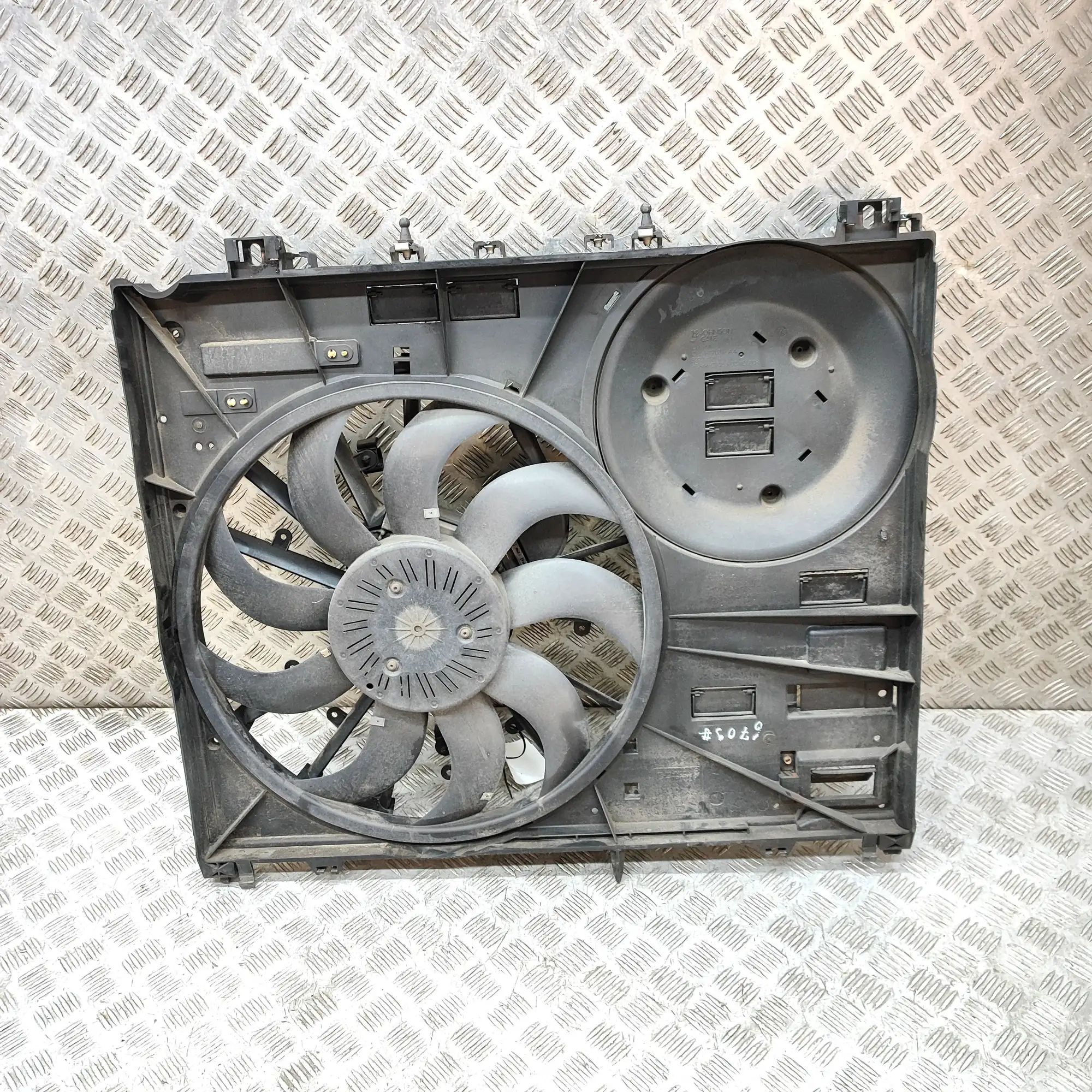Land Rover Range Rover Sport (L494) Engine Cooling Fan Shroud Engine Cooling Fan Shroud — LAND ROVER RANGE RO...