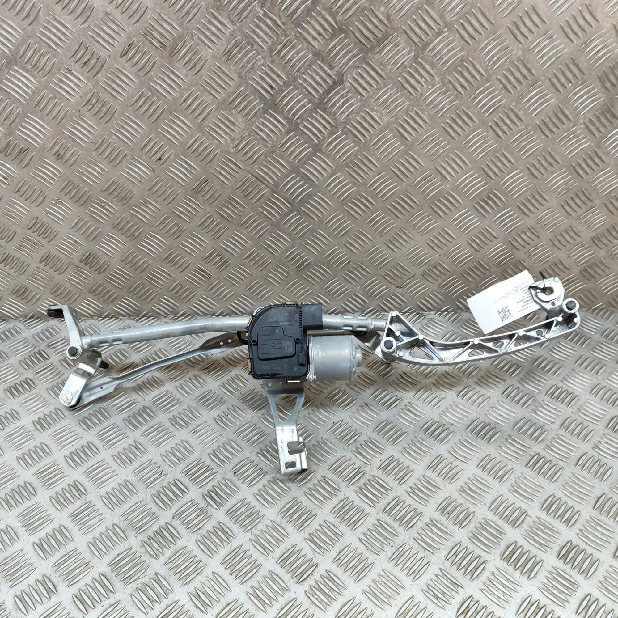 Mercedes-Benz EQE (V295 / X294) Front Windshield Wiper Mechanism Front Windshield Wiper Mechanism — MERCEDES BEN...