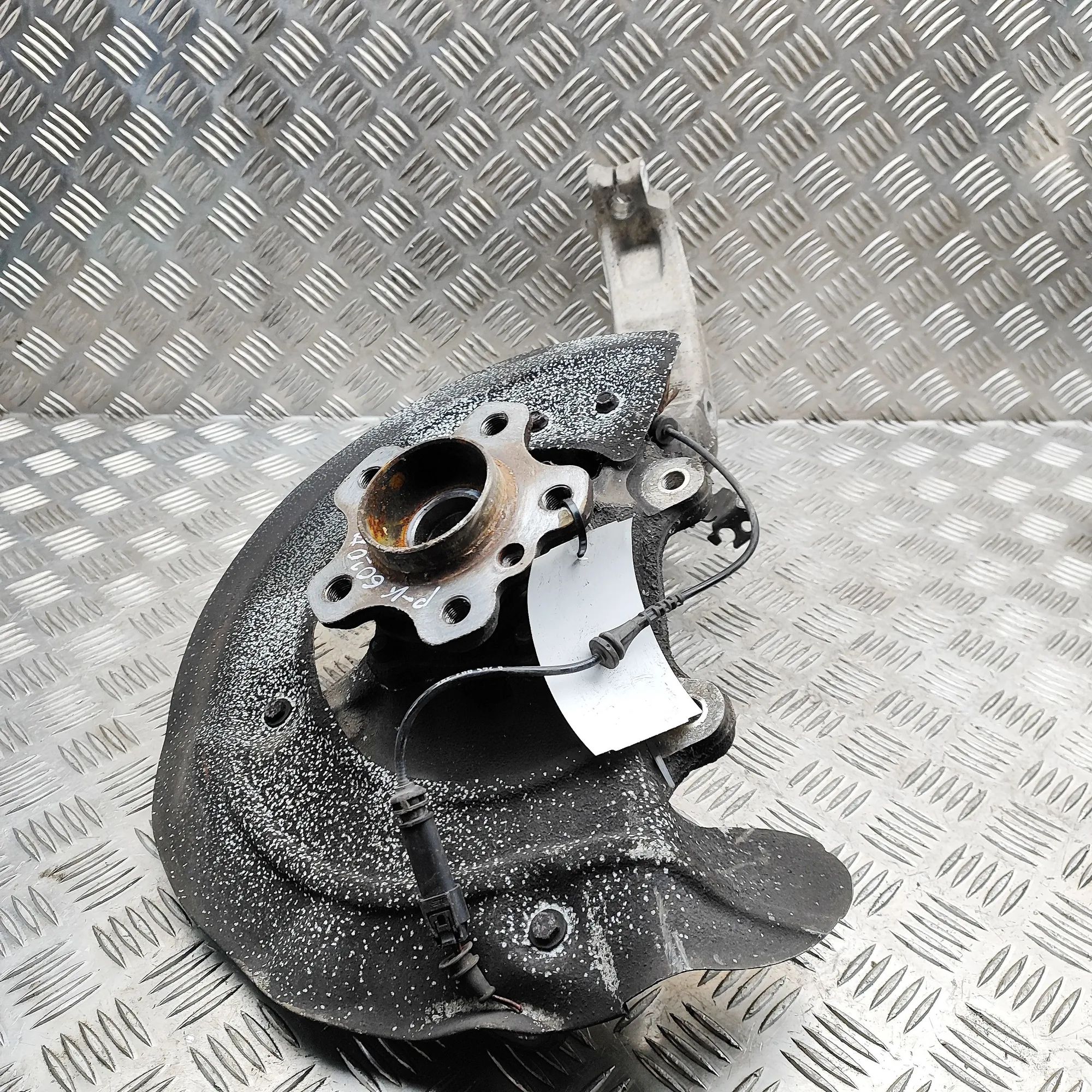 BMW X5 (G05) Front Left Wheel Hub Front Left Wheel Hub — BMW X5 (G05, F95) (2018-...
