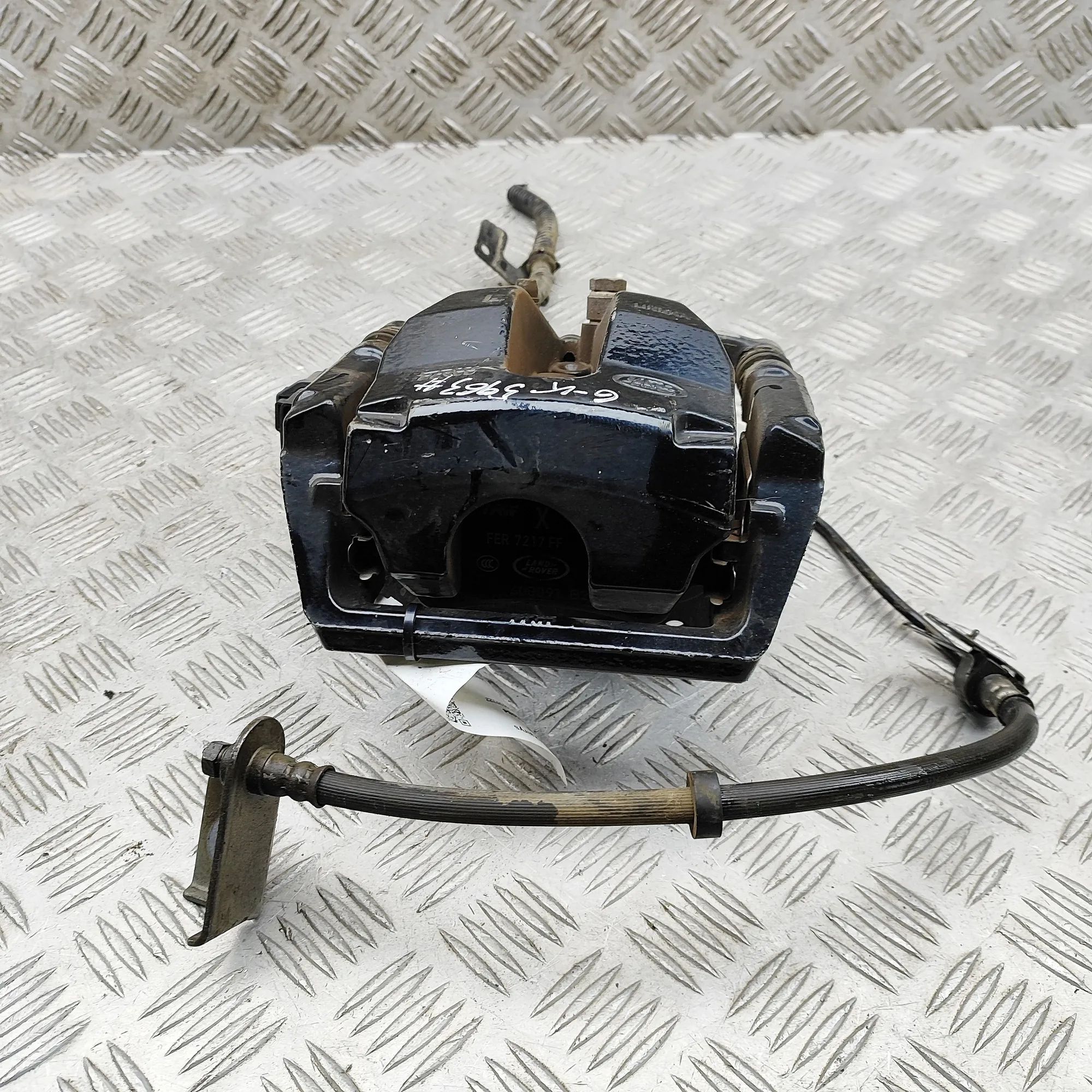 Land Rover Defender Brake caliper — rear left Brake caliper — rear left — LAND ROVER DEFENDER...