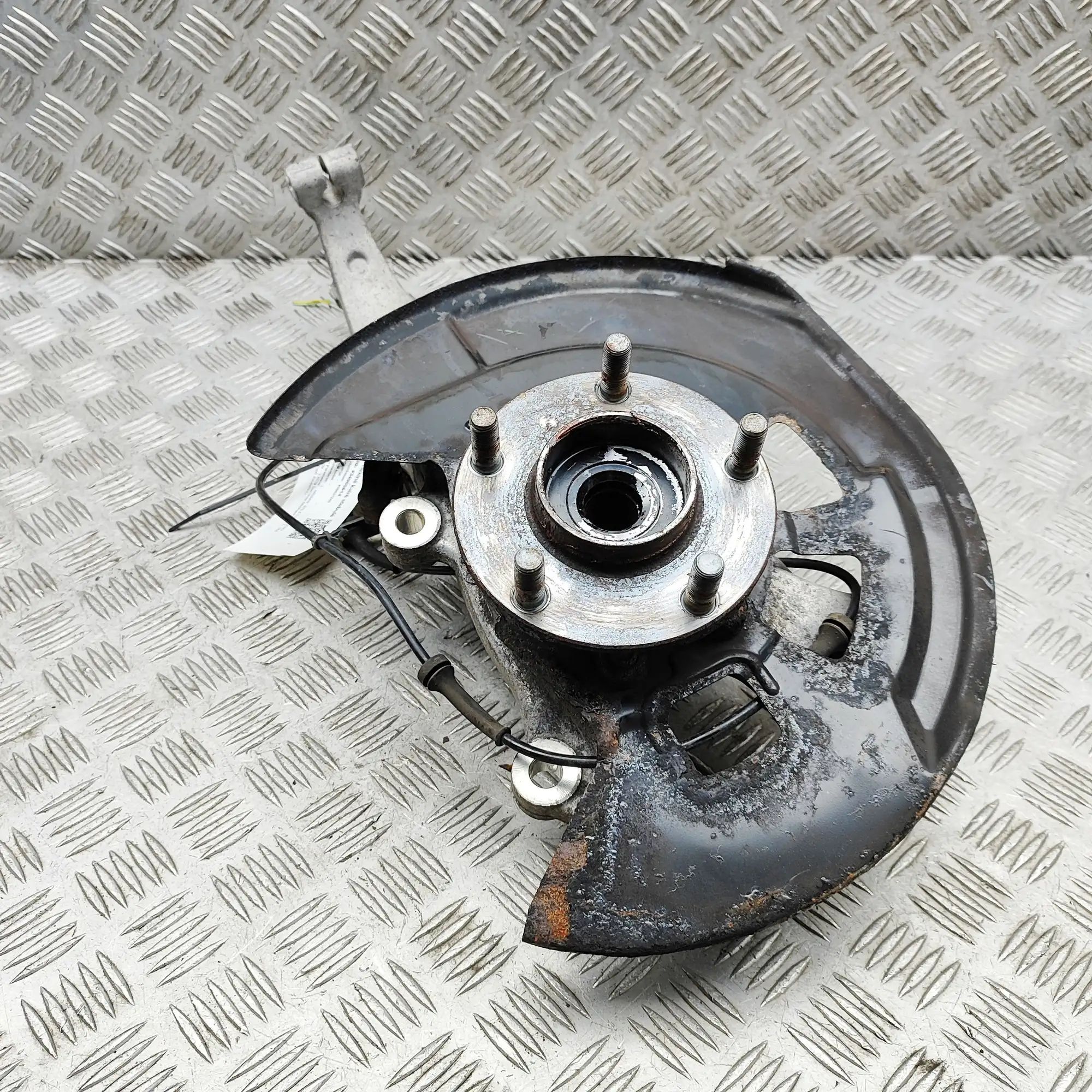 Nissan 370Z Front Left Wheel Hub Front Left Wheel Hub — NISSAN 370Z (Z34) (2009-...