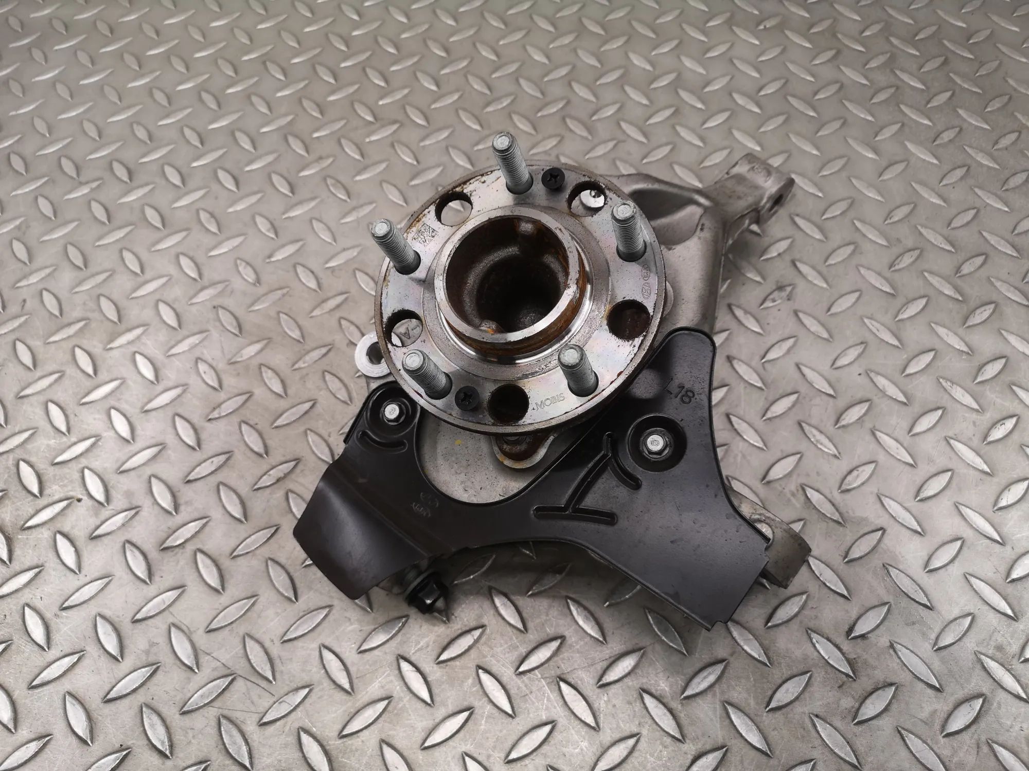 Hyundai Ioniq 5 Front Left Wheel Hub Front Left Wheel Hub — HYUNDAI IONIQ (5 NE) (20...