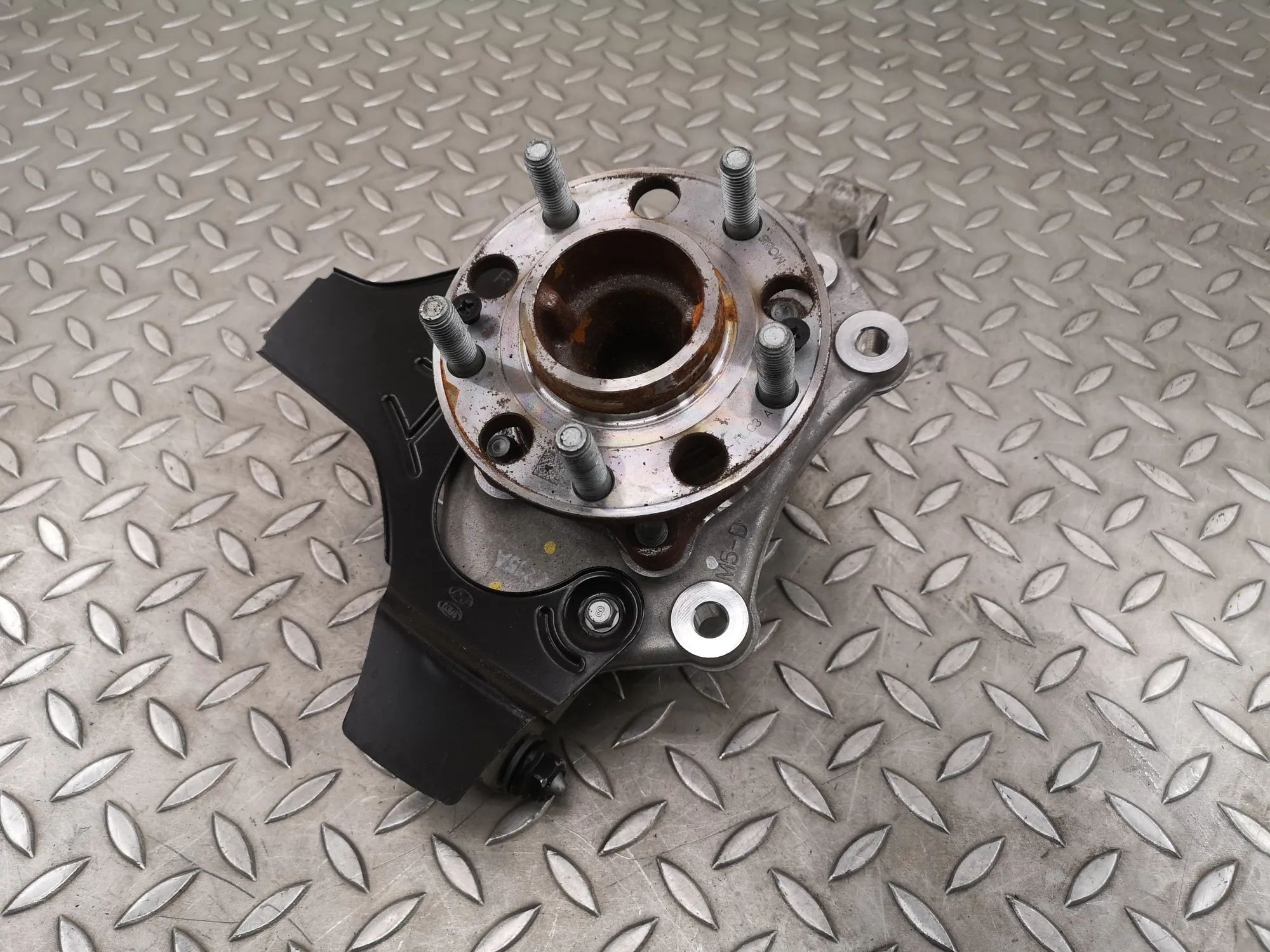 Hyundai Ioniq 5 Front Right Wheel Hub Front Right Wheel Hub — HYUNDAI IONIQ (5 NE) (2...