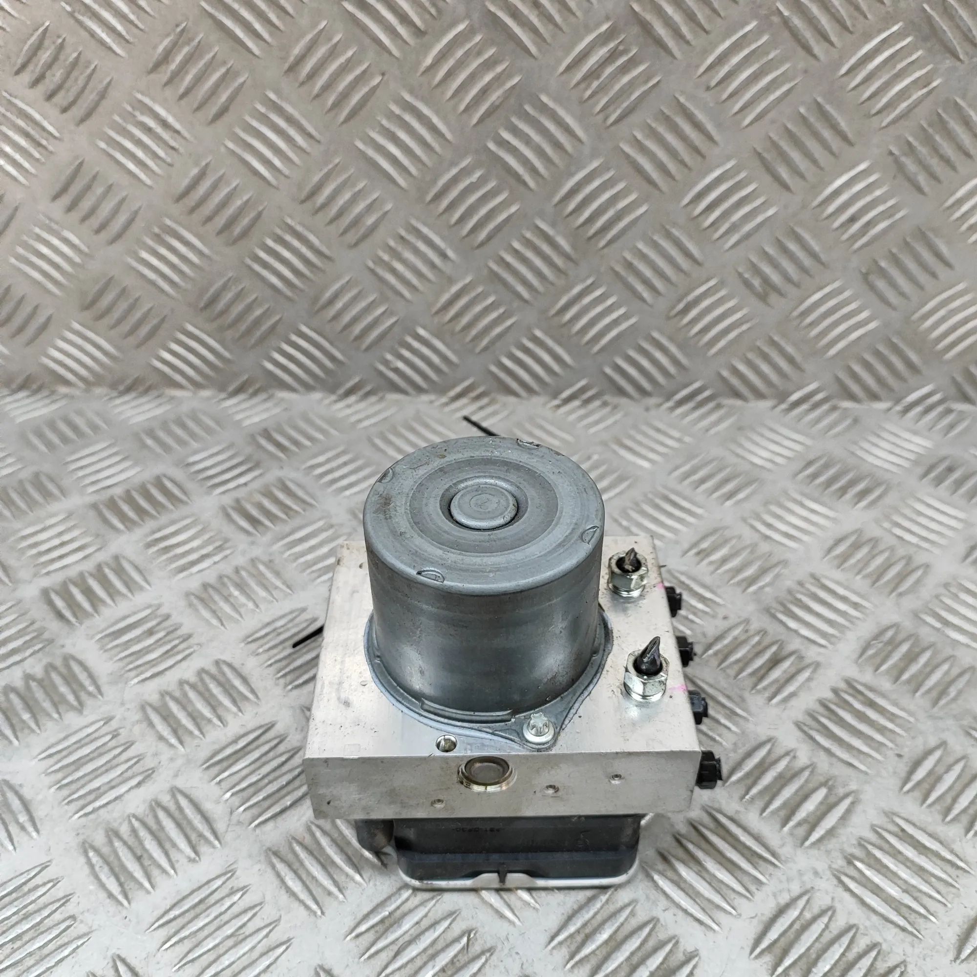 Toyota Yaris ABS hydraulic pump ABS Pump — TOYOTA YARIS (CROSS MXP_) (2020-PRES...