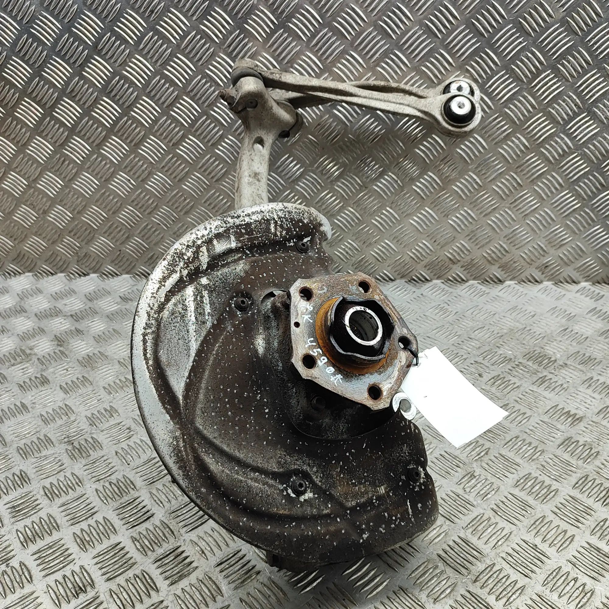 Audi Q5 (8R) Front Left Wheel Hub Front Left Wheel Hub — AUDI Q5 (FYB, FYG, FYT) ...