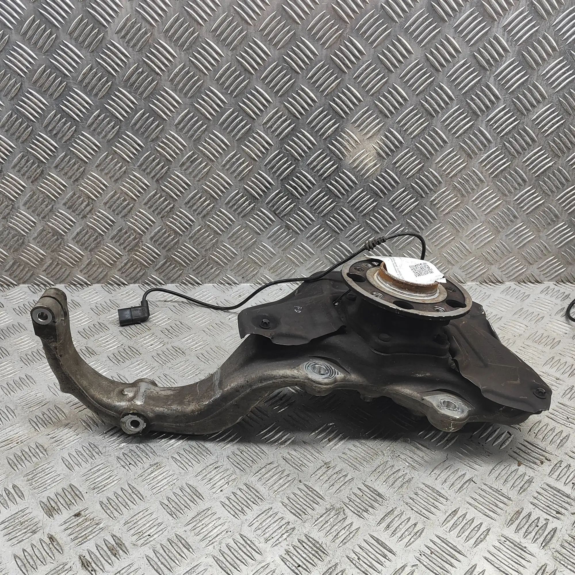 Mercedes-Benz A (W176) Front Right Wheel Hub Front Right Wheel Hub — MERCEDES BENZ S-CLASS (...