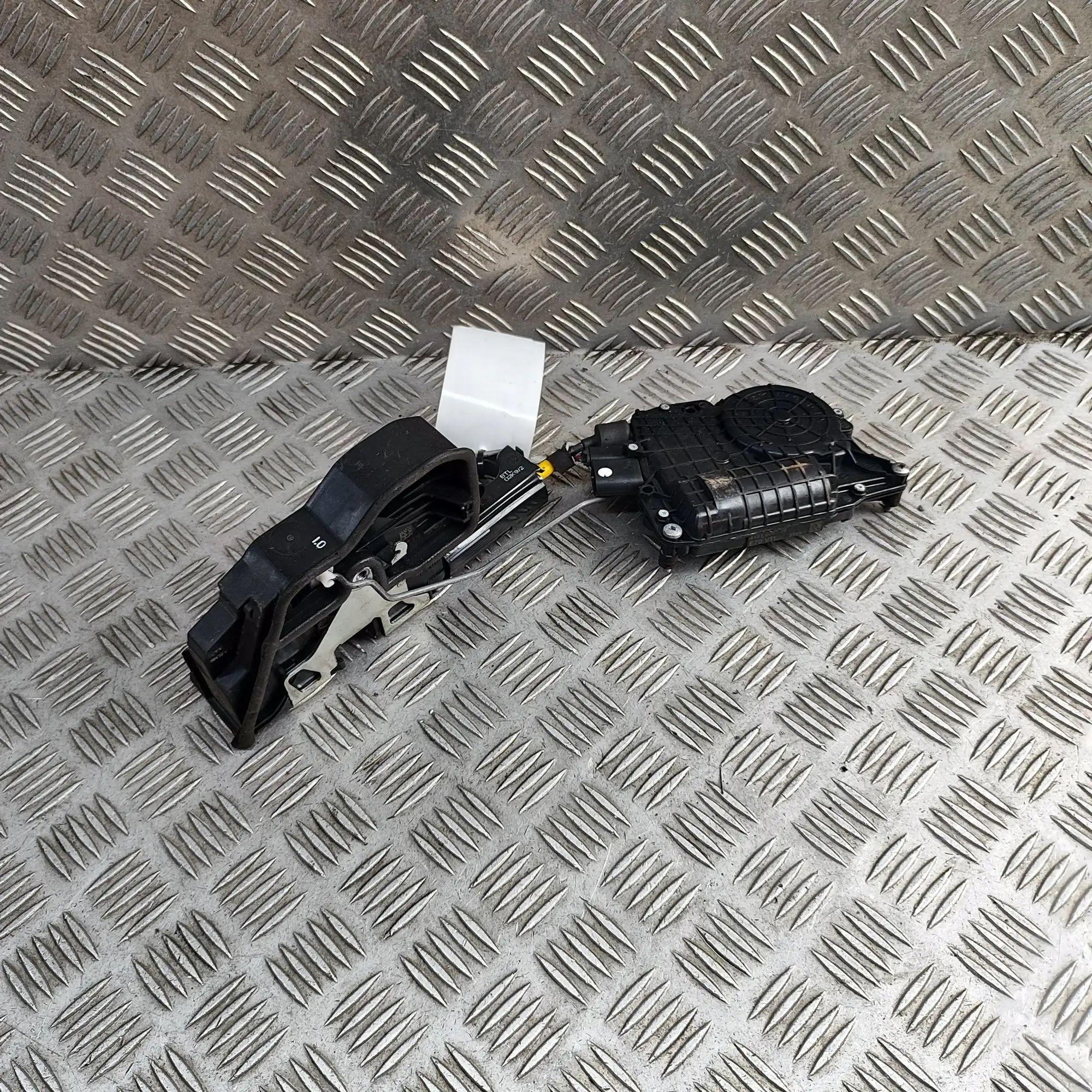 BMW X6 (E71 / E72) Door lock — front left Door lock — front left — BMW X6 (E71, E72) (200...