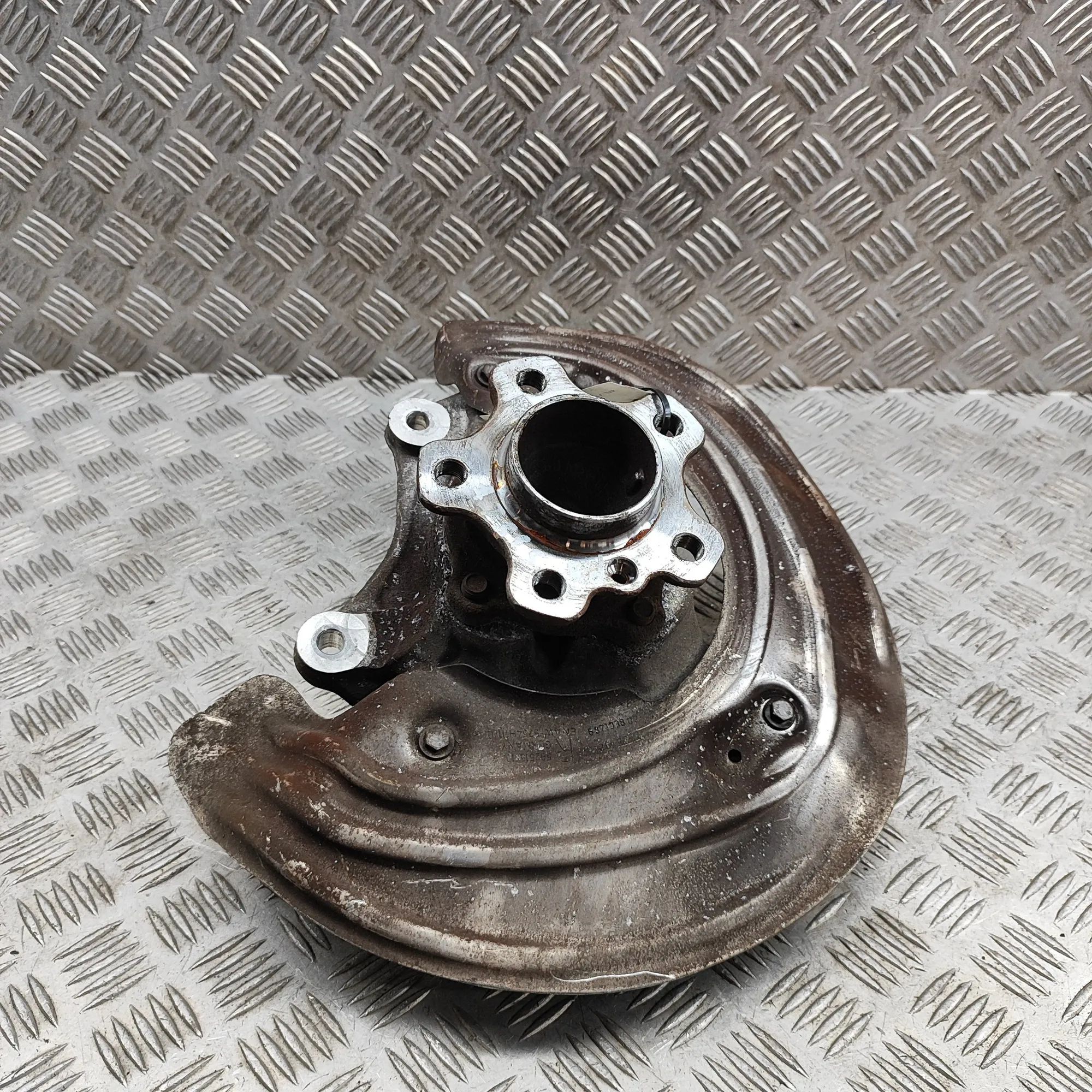 BMW 3 (G20 / G21) Front Right Wheel Hub Front Right Wheel Hub — BMW 3 SERIES (G20, G21)...