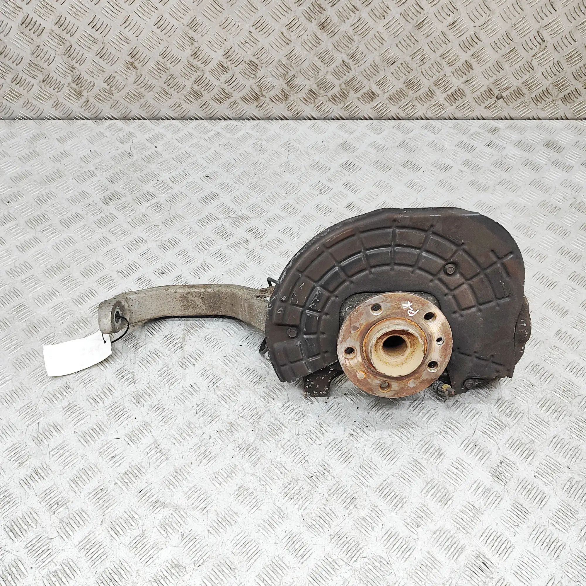 Maserati Ghibli Front Left Wheel Hub Front Left Wheel Hub — MASERATI GHIBLI (M157) (...