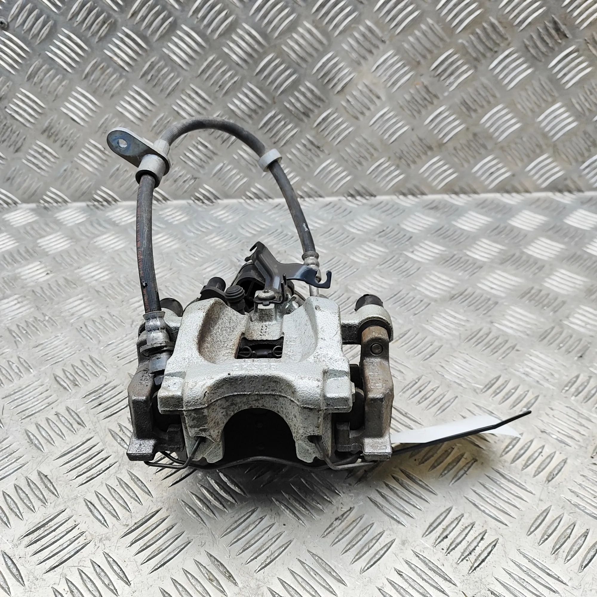 Land Rover Range Rover Evoque Brake caliper — rear left Brake caliper — rear left — LAND ROVER RANGE RO...