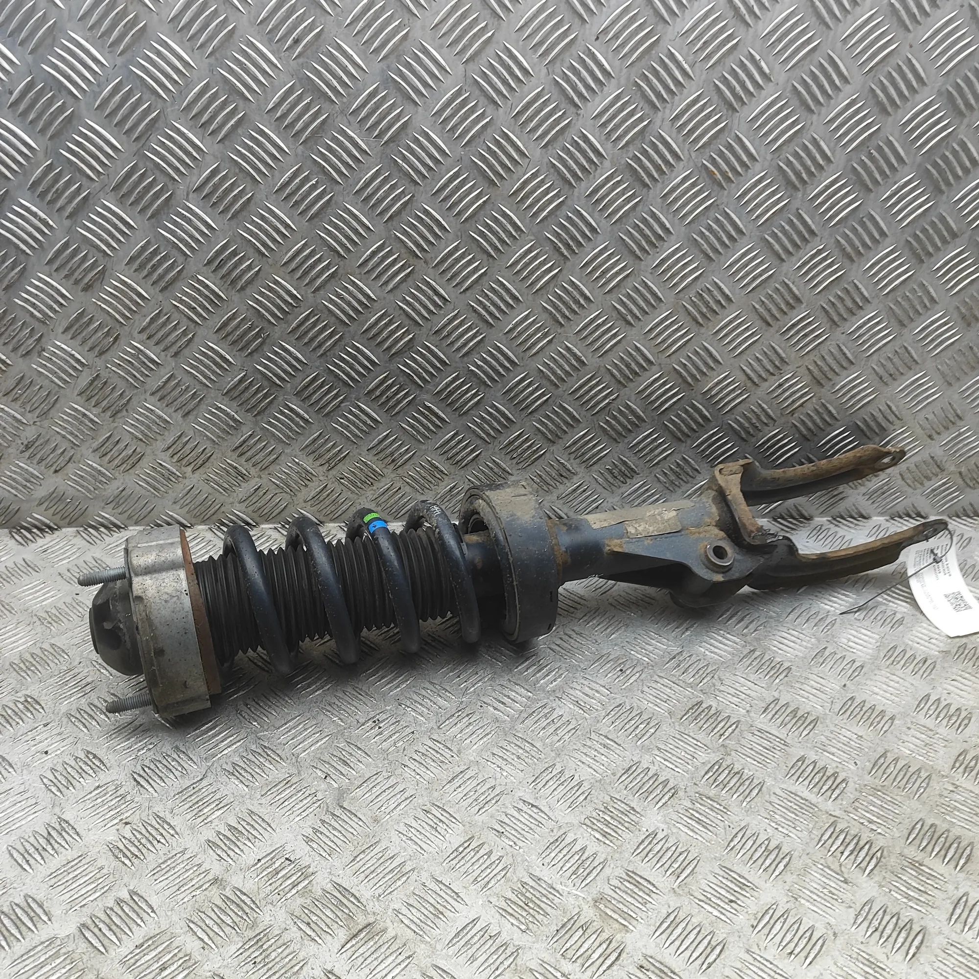 Porsche Cayenne Shock absorber — front left Shock absorber — front left — PORSCHE CAYENNE (...