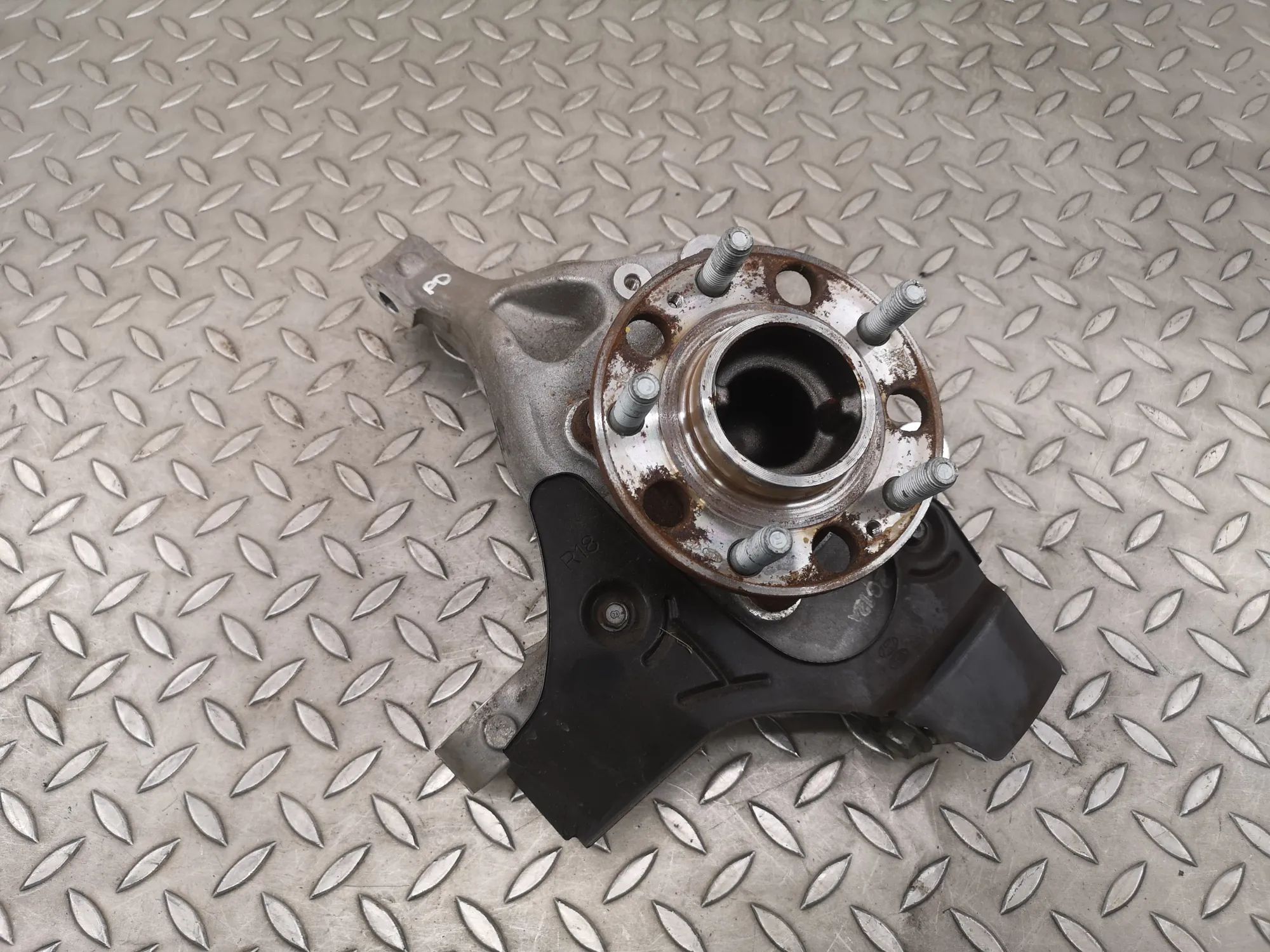 Hyundai Ioniq 5 Front Right Wheel Hub Front Right Wheel Hub — HYUNDAI IONIQ (5 NE) (2...