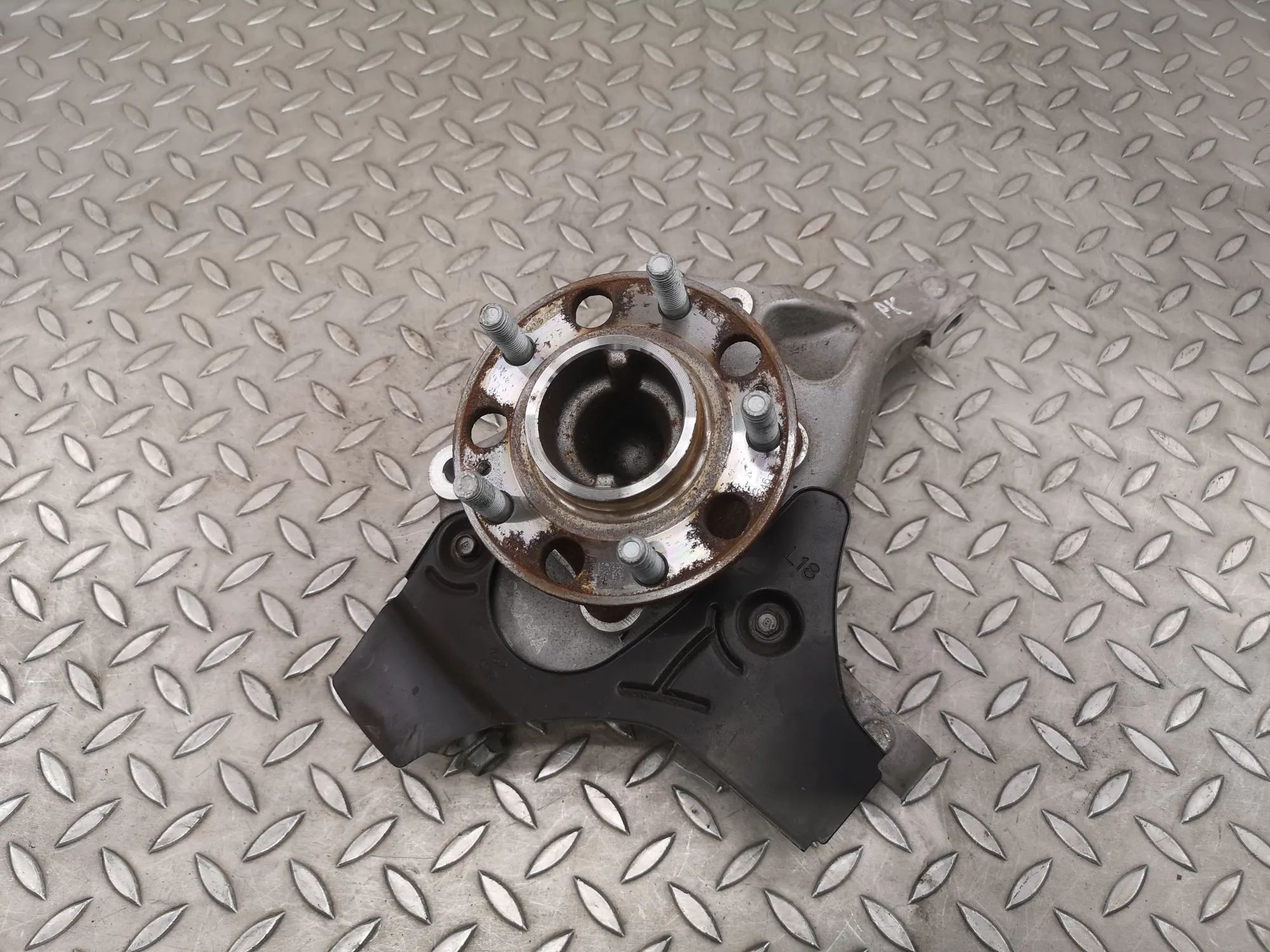 Hyundai Ioniq 5 Front Left Wheel Hub Front Left Wheel Hub — HYUNDAI IONIQ (5 NE) (20...