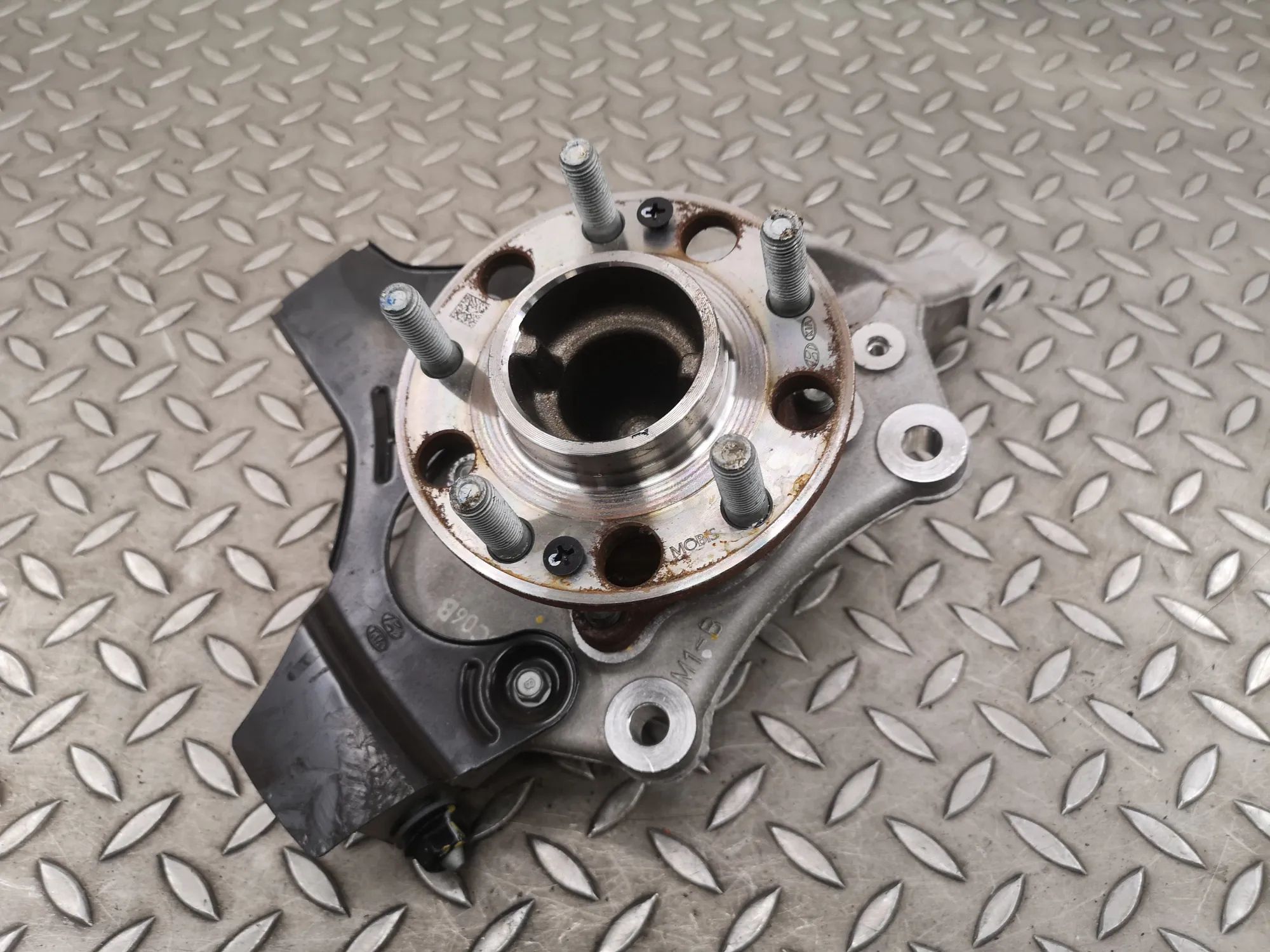 Hyundai Ioniq 5 Front Right Wheel Hub Front Right Wheel Hub — HYUNDAI IONIQ (5 NE) (2...