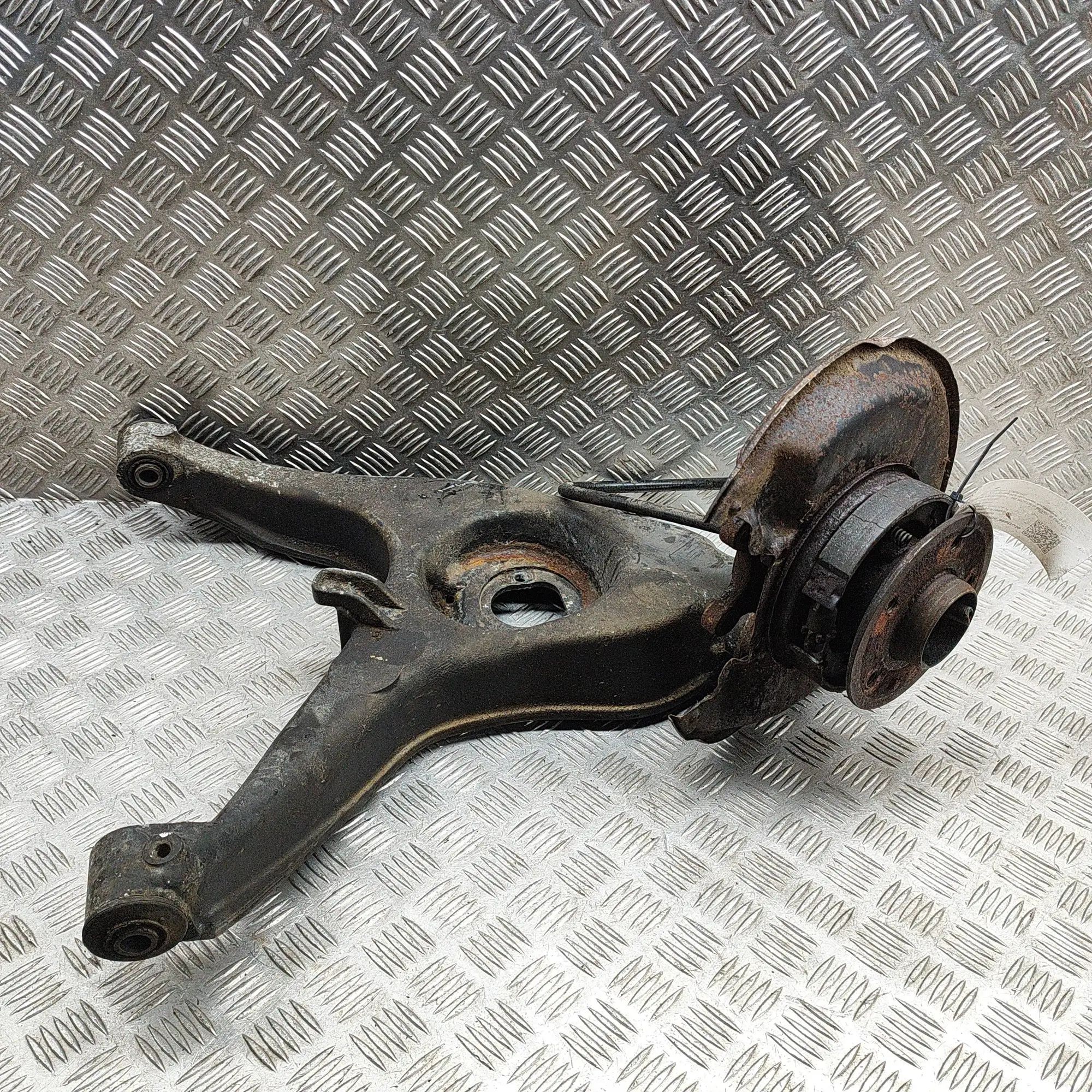 Mercedes-Benz 200 - 300 (W123) Rear Left Wheel Hub Spindle Rear Left Wheel Hub Spindle — MERCEDES BENZ S-C...
