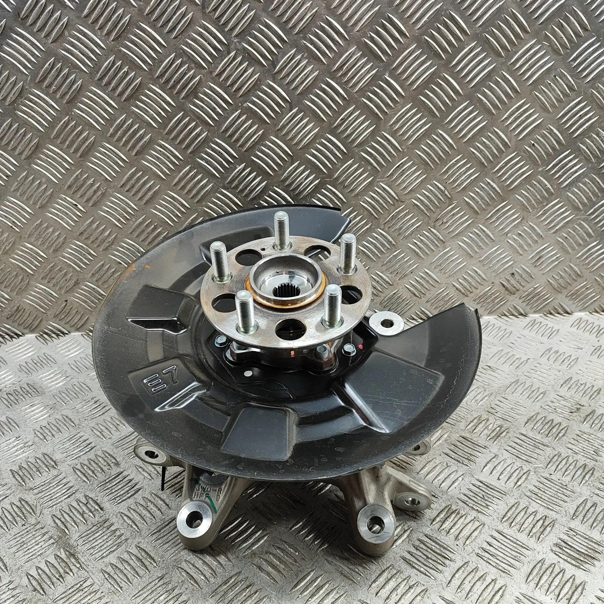 Honda CR-V Rear Right Wheel Hub Rear Right Wheel Hub — HONDA CR-V (VI RS_, RY_)...
