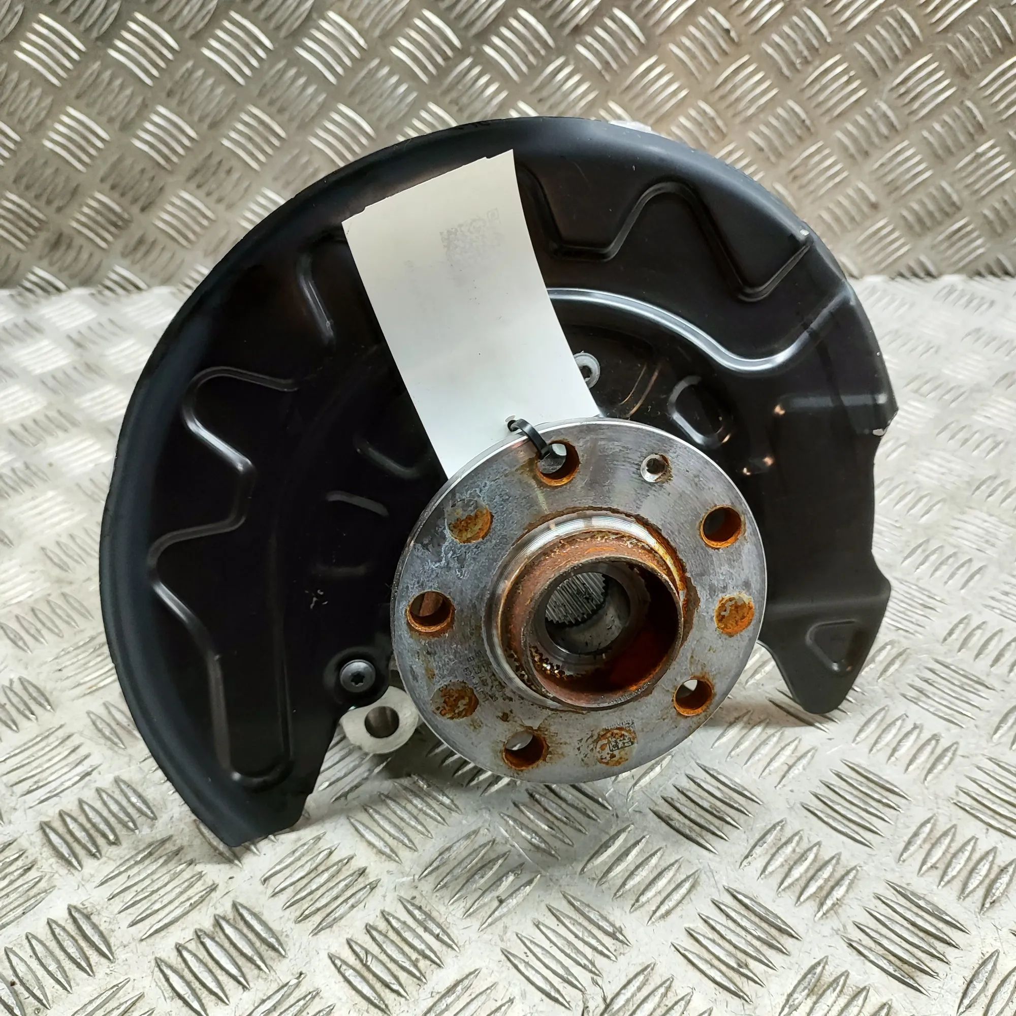 Volkswagen Tiguan Front Left Wheel Hub Front Left Wheel Hub — VW TIGUAN (AD, BW) (2016...