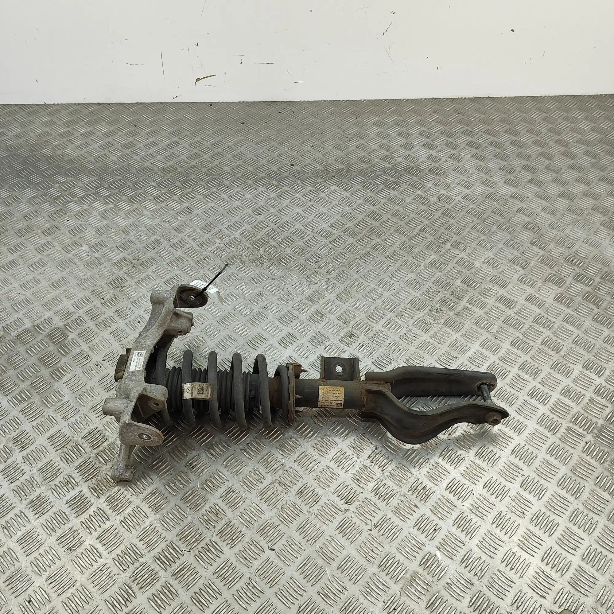 Tesla Model 3 Shock absorber — front left Shock absorber — front left — TESLA MODEL 3 (20...