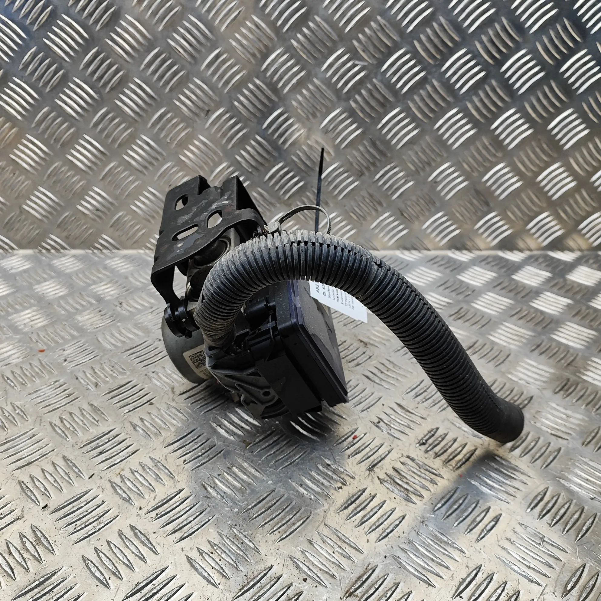 Cadillac Escalade ABS Hydraulipumppu ABS Pump — CADILLAC ESCALADE (2014-PRESENT) — 8...