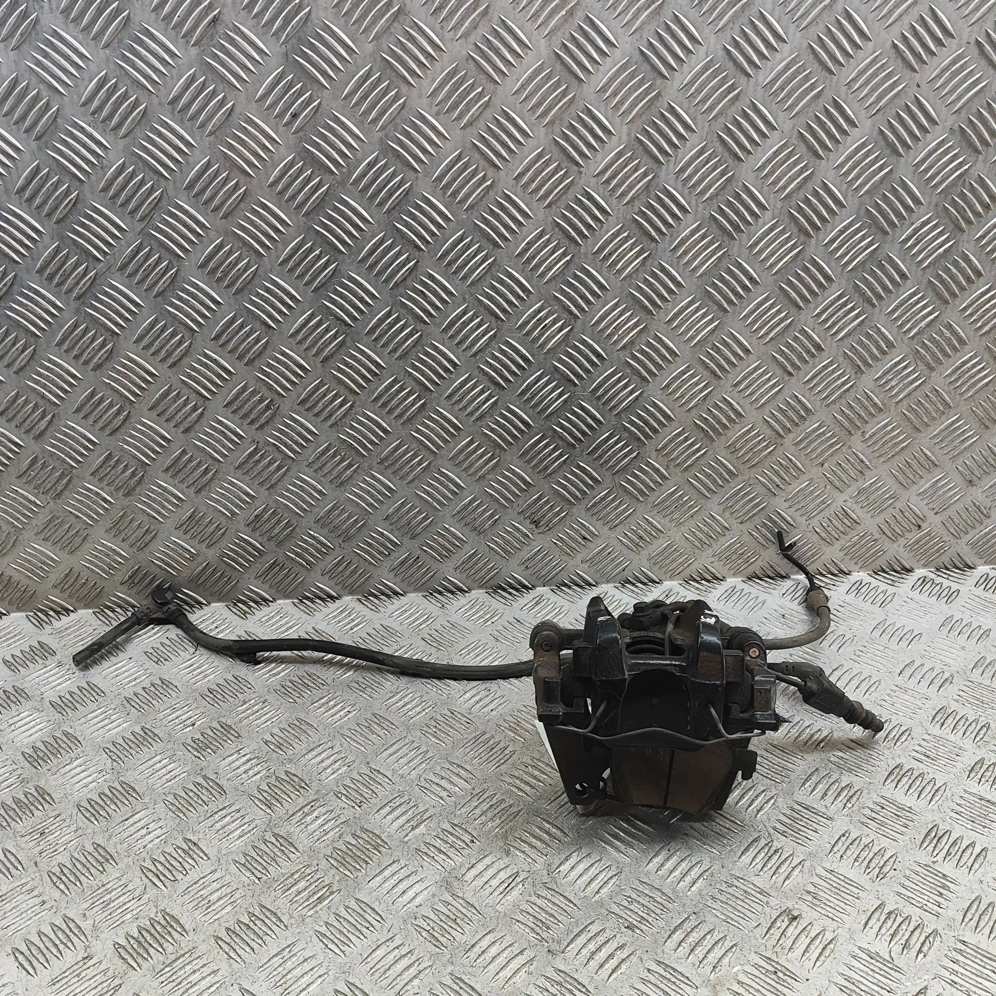 Audi A3 (8V) Brake caliper — rear left Brake caliper — rear left — AUDI A3 (8V_) (2012...