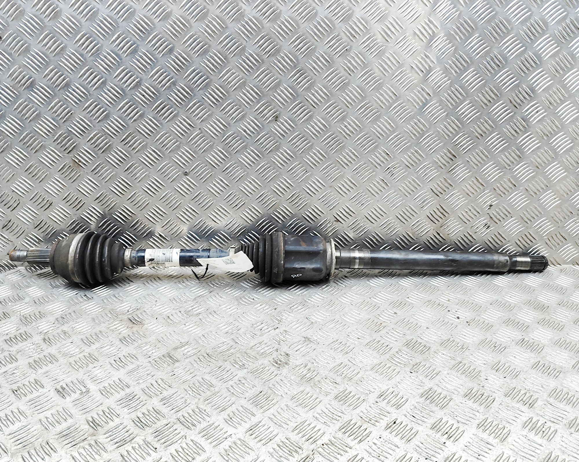 Land Rover Range Rover Sport (L494) Front Right Driveshaft Front Right Driveshaft — LAND ROVER RANGE ROVER...