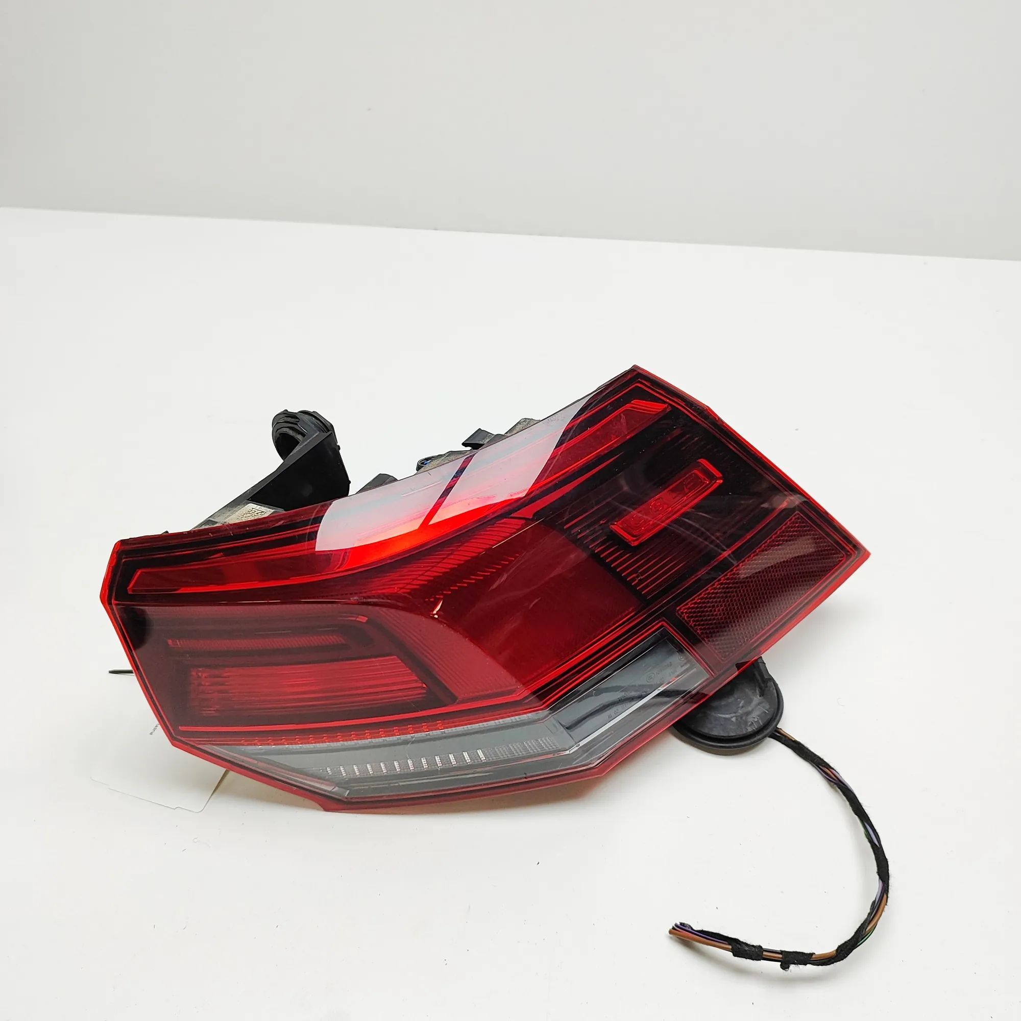Volkswagen Golf 7 Rear Right Tail Light Rear Right Tail Light — VW GOLF (VIII CD1) (202...